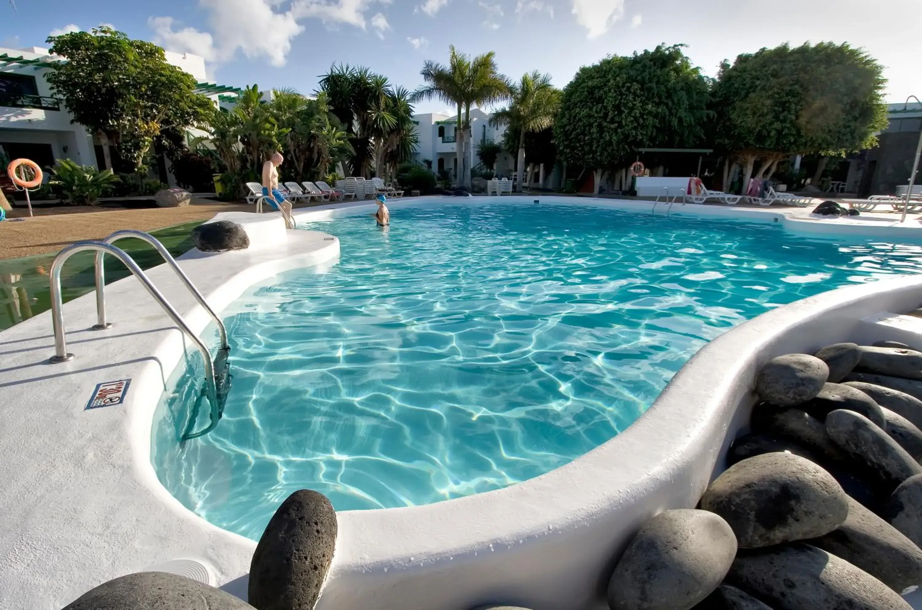 Swimming pool in HG Lomo Blanco Swimming pool in HG Lomo Blanco