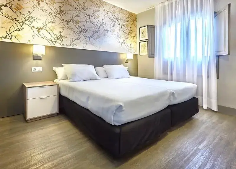 Bed in HG Lomo Blanco Bed in HG Lomo Blanco