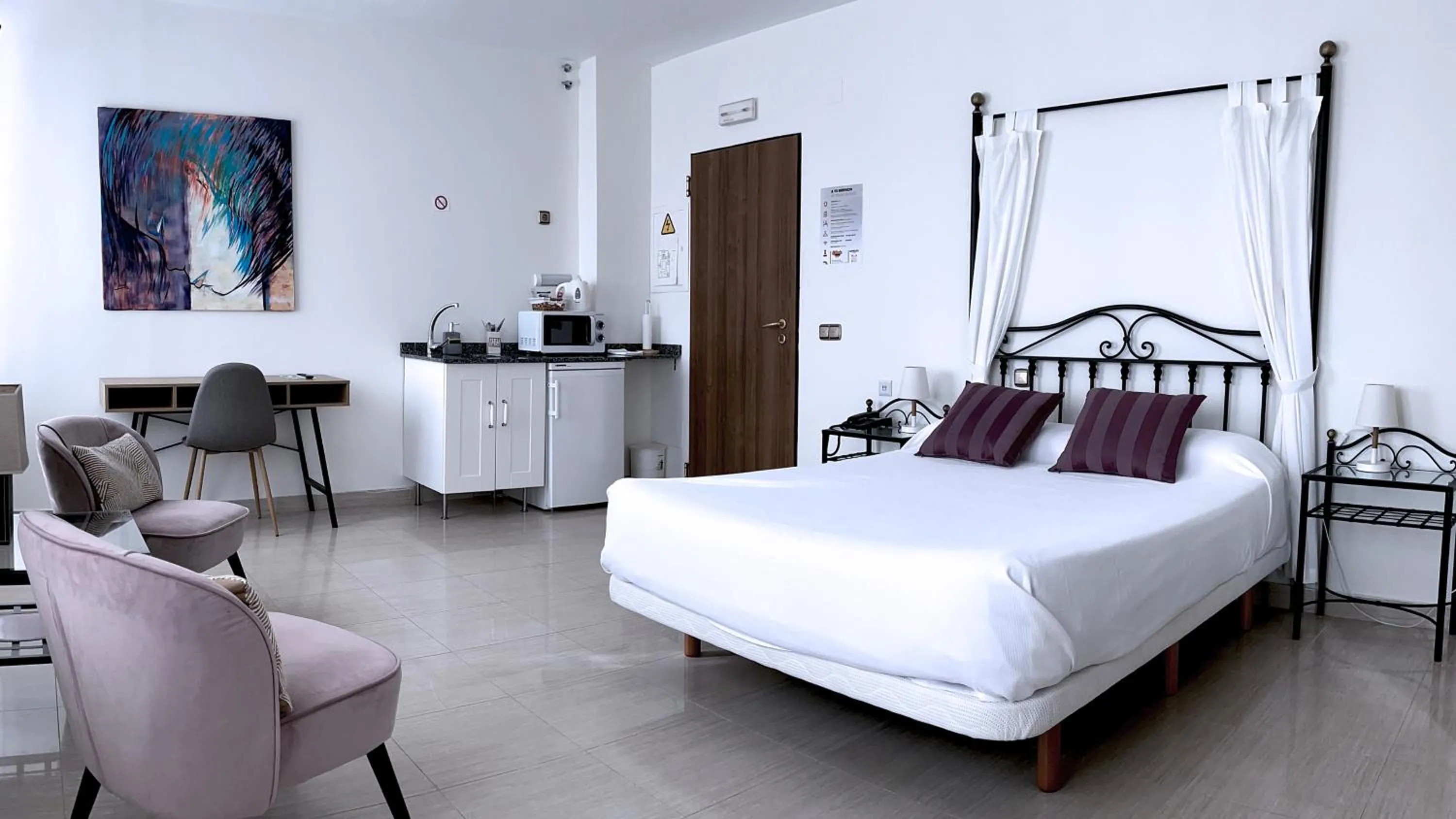 Bedroom, Bed in Atrium Hotel