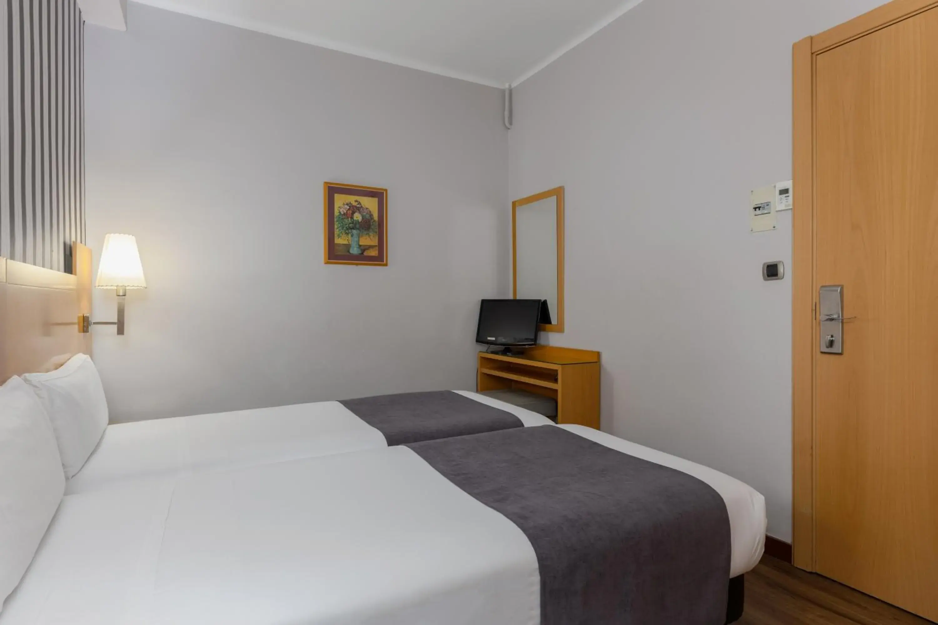 TV and multimedia, Bed in Hotel Lyon TV and multimedia, Bed in Hotel Lyon