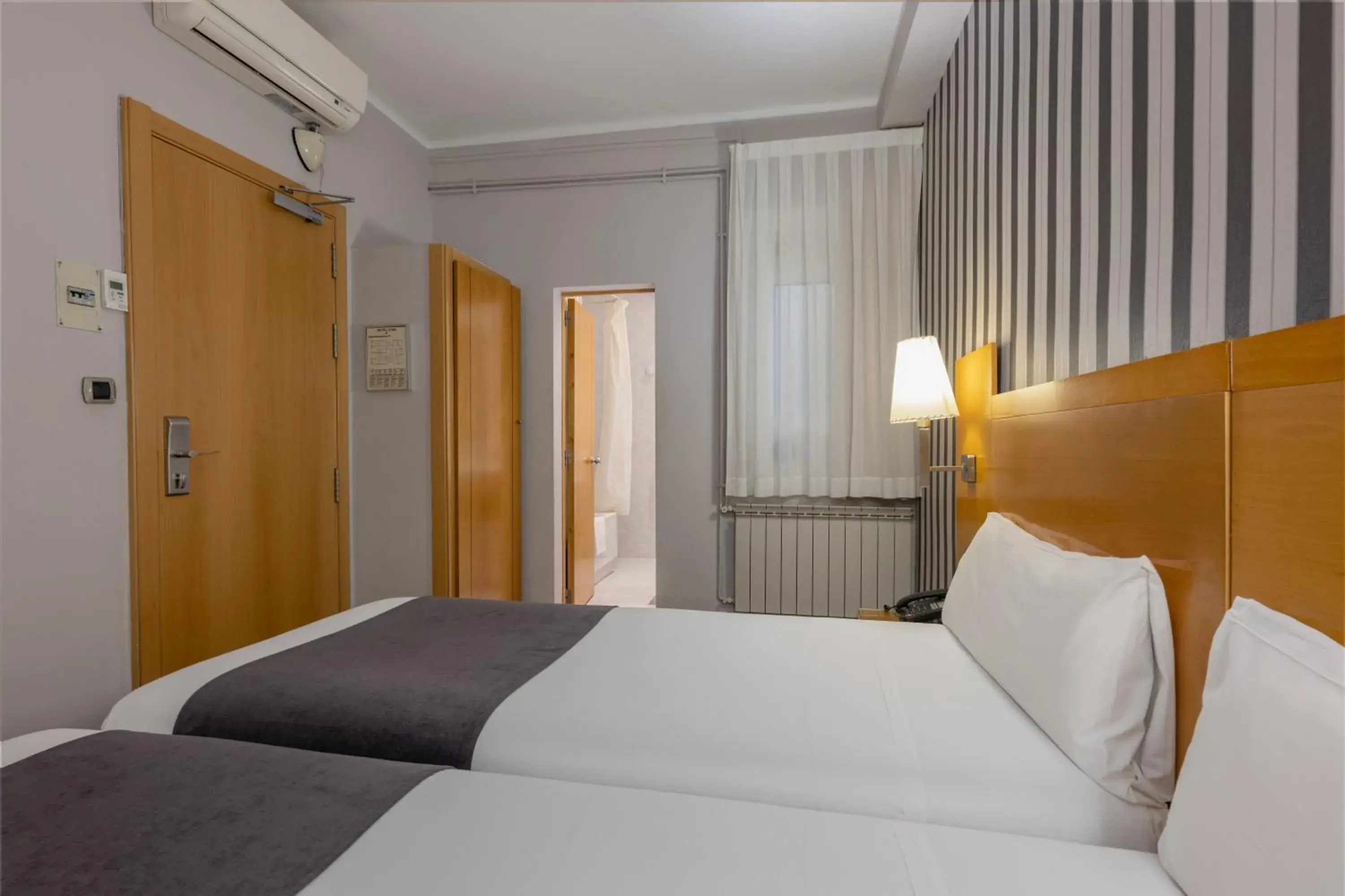 Bed in Hotel Lyon Bed in Hotel Lyon