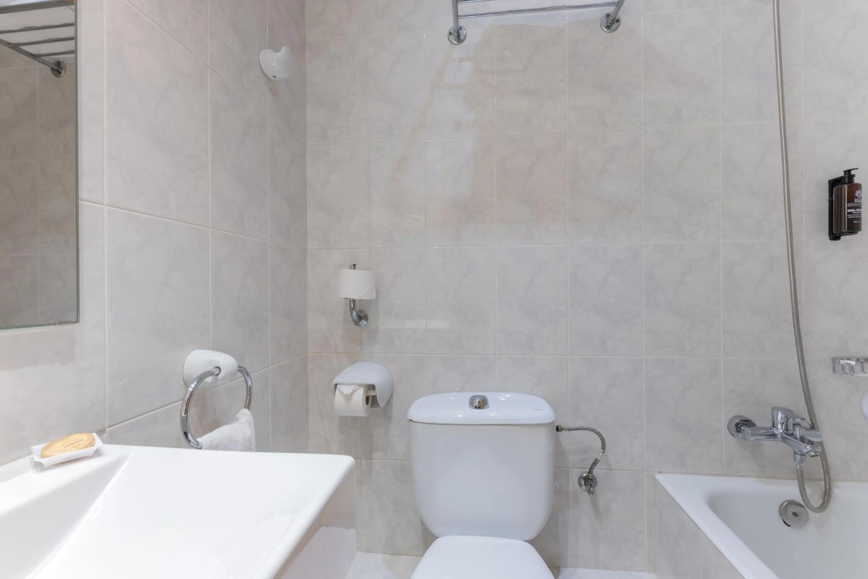 Bathroom in Hotel Lyon