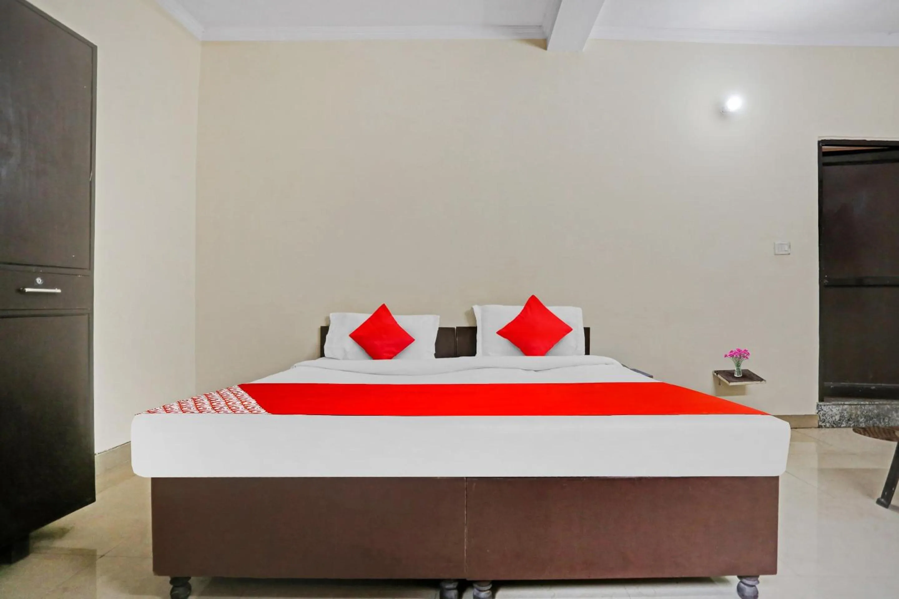 Bedroom, Bed in Hotel O Dremland Residency