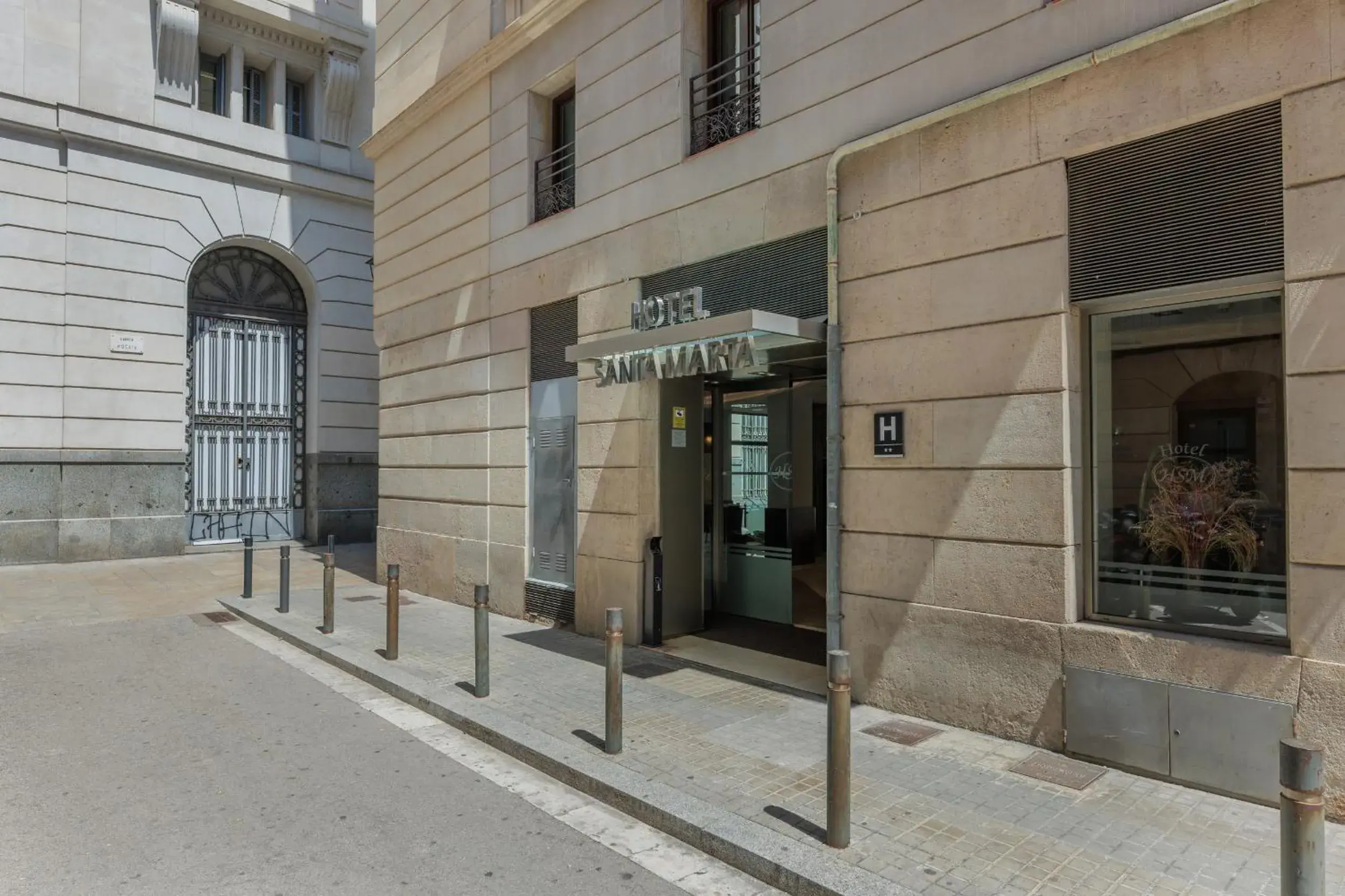 Facade/entrance in Hotel Santa Marta Facade/entrance in Hotel Santa Marta