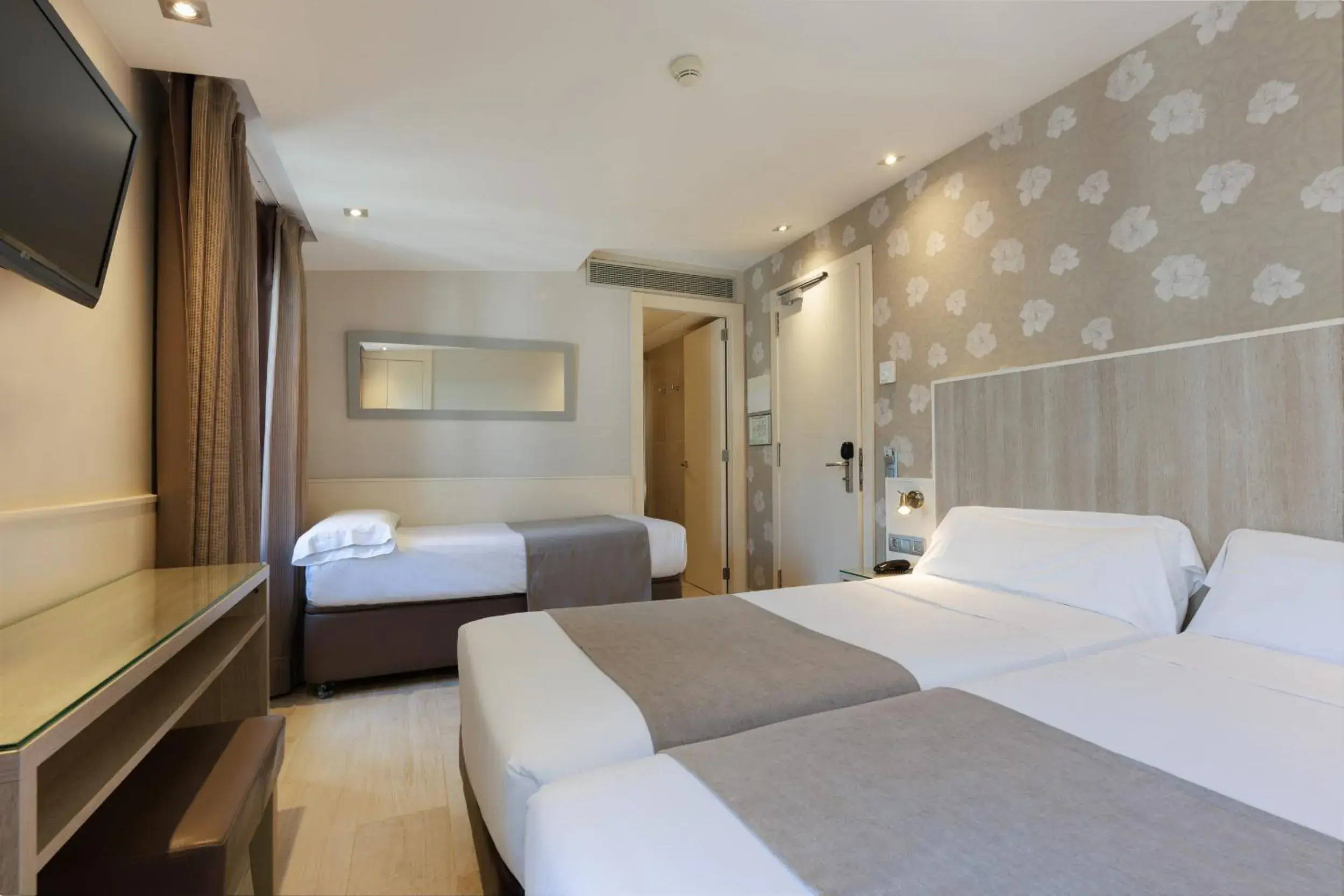 Double or Twin Room with Extra Bed in Hotel Santa Marta Double or Twin Room with Extra Bed in Hotel Santa Marta