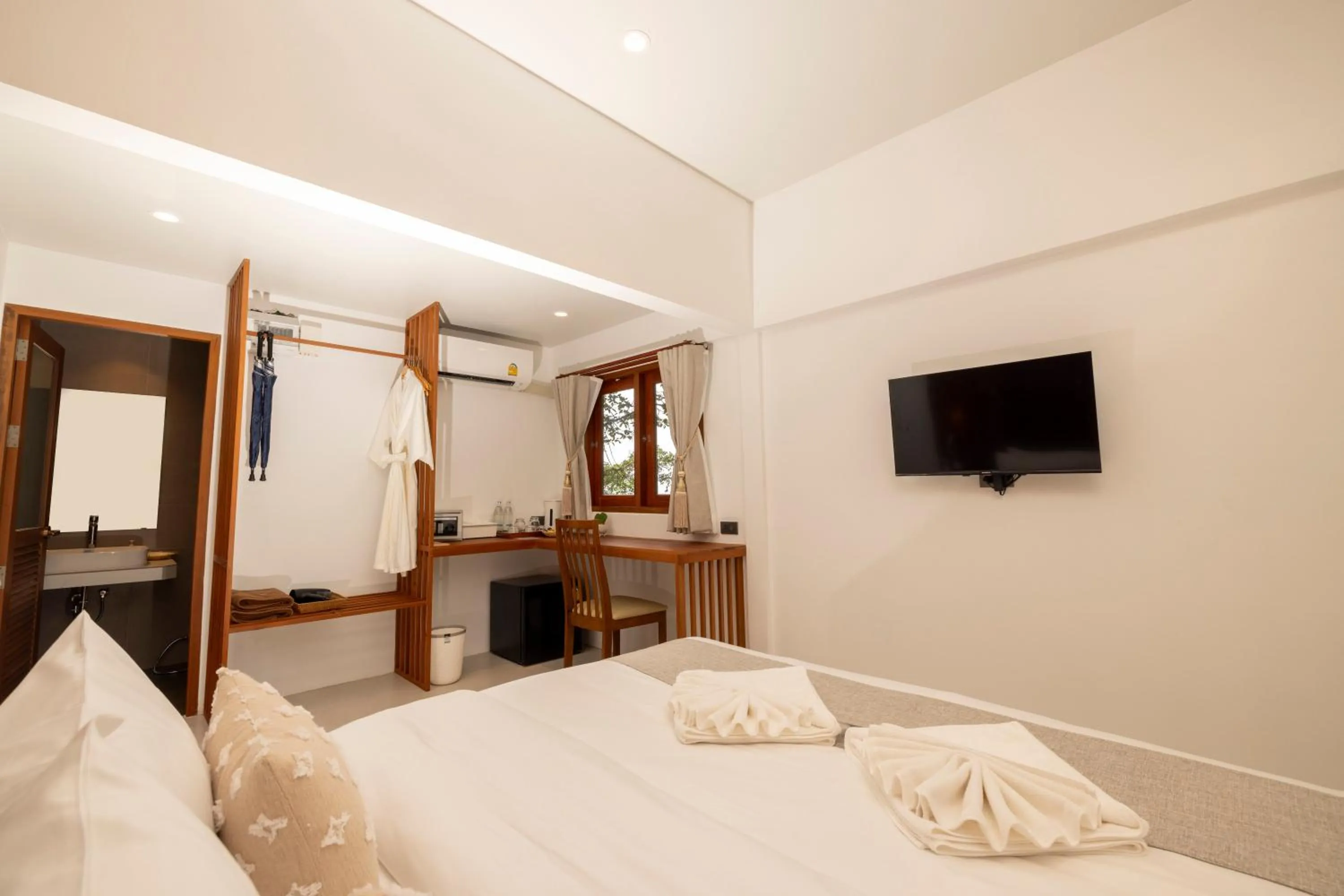 Bedroom, Bed in The AVA Resort Koh Tao