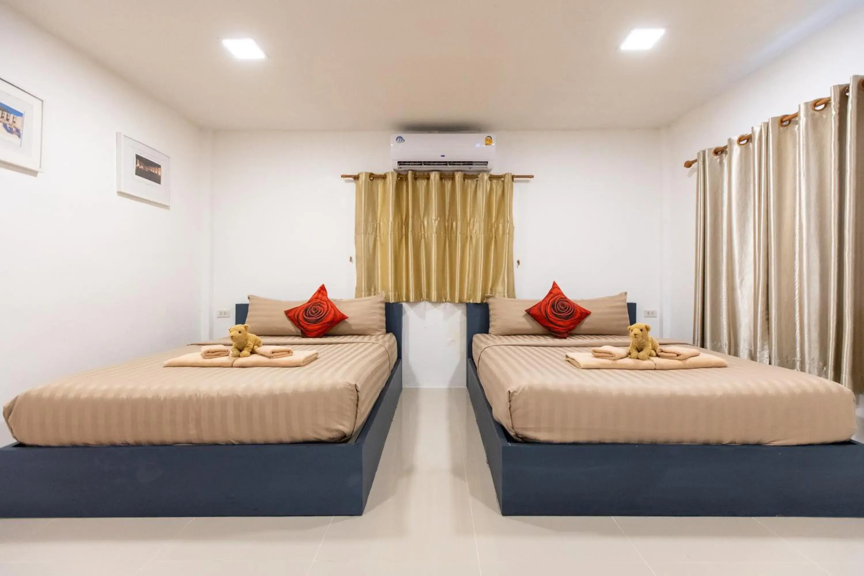 Quadruple Room in The Sky & Sea Koh Larn Quadruple Room in The Sky & Sea Koh Larn