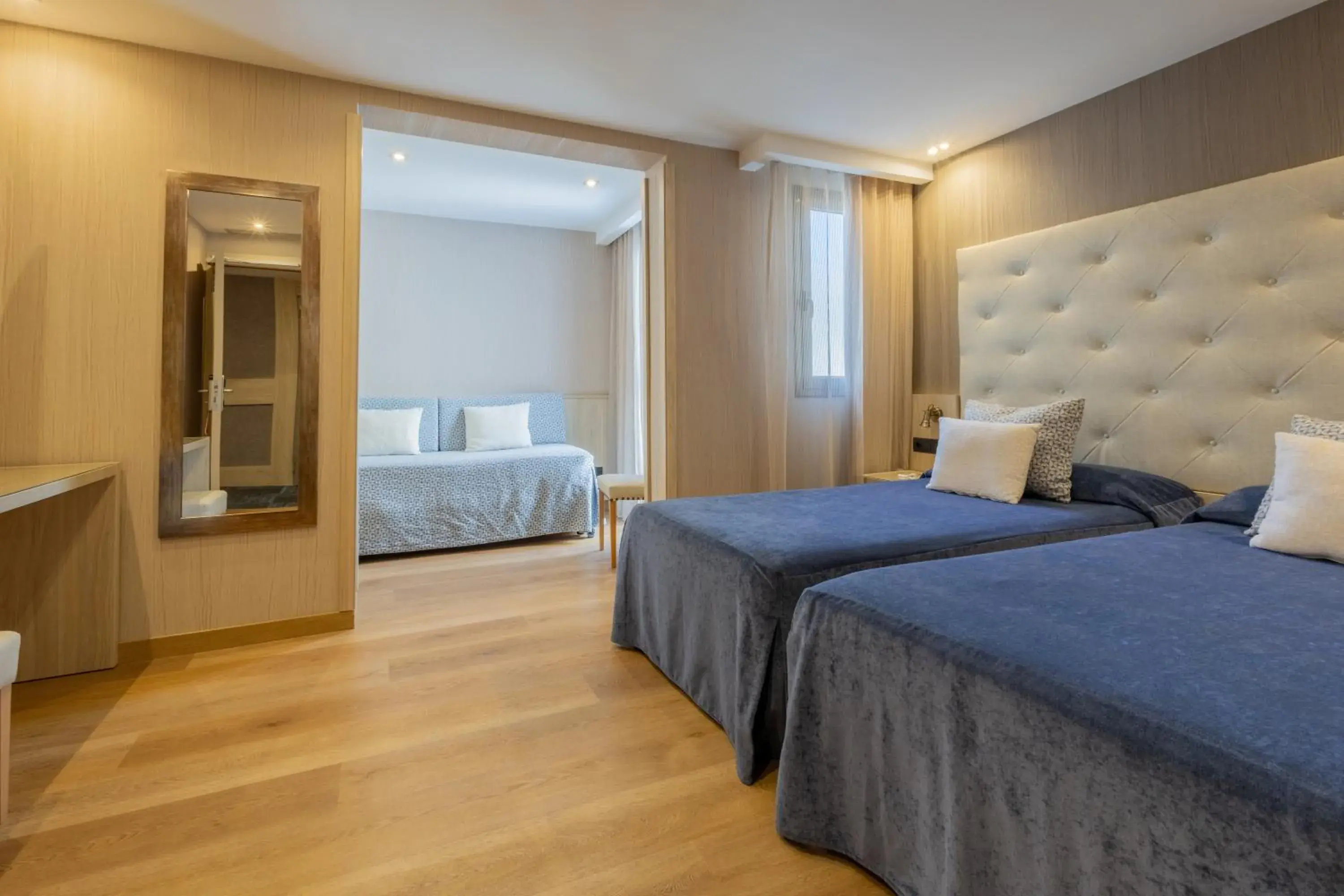 Standard Quadruple Room in Hotel Rialto Standard Quadruple Room in Hotel Rialto