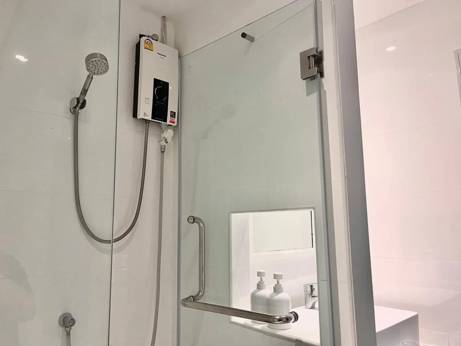 Bathroom in Aowmana Hotel