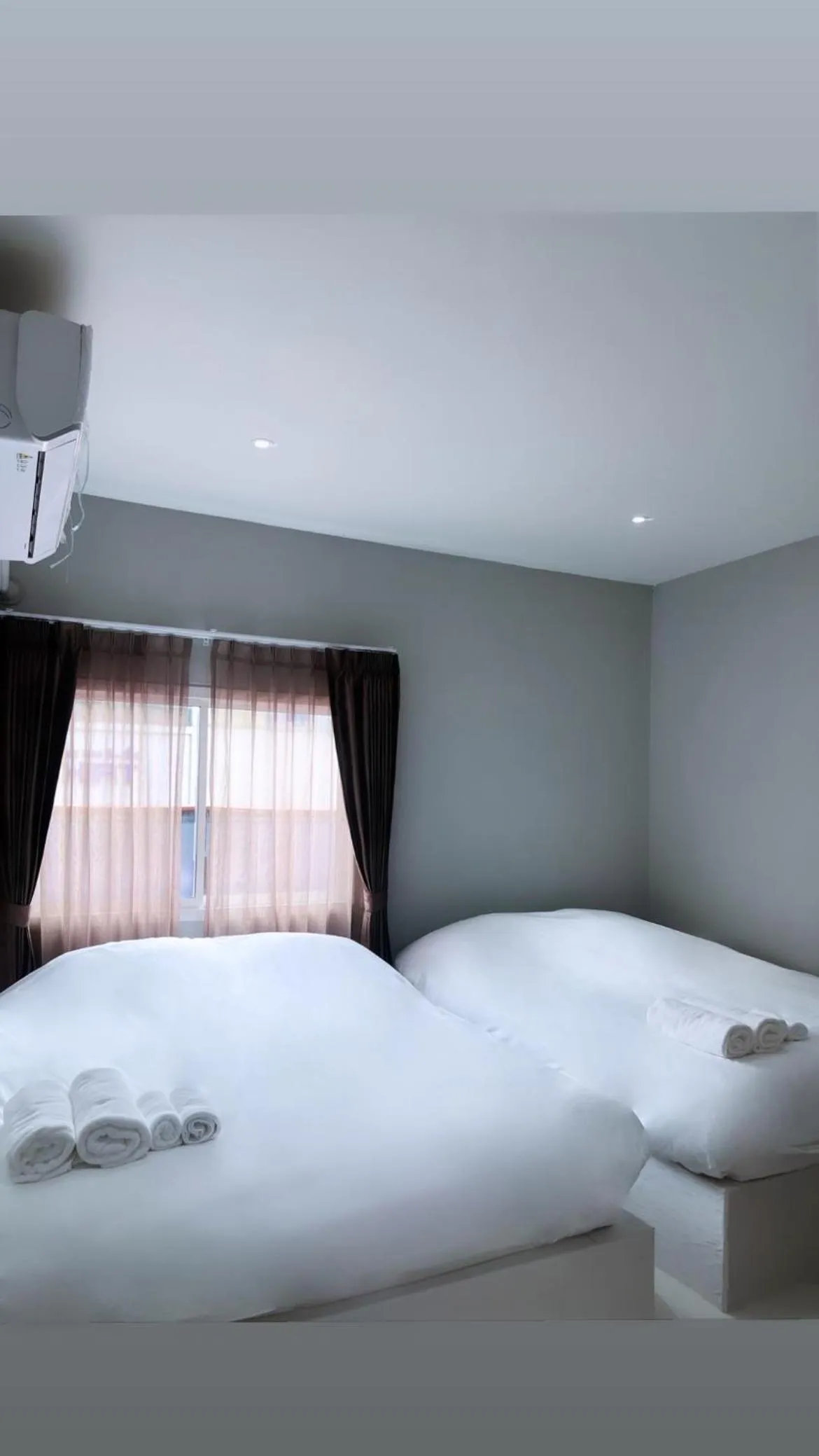 Photo of the whole room, Bed in Aowmana Hotel