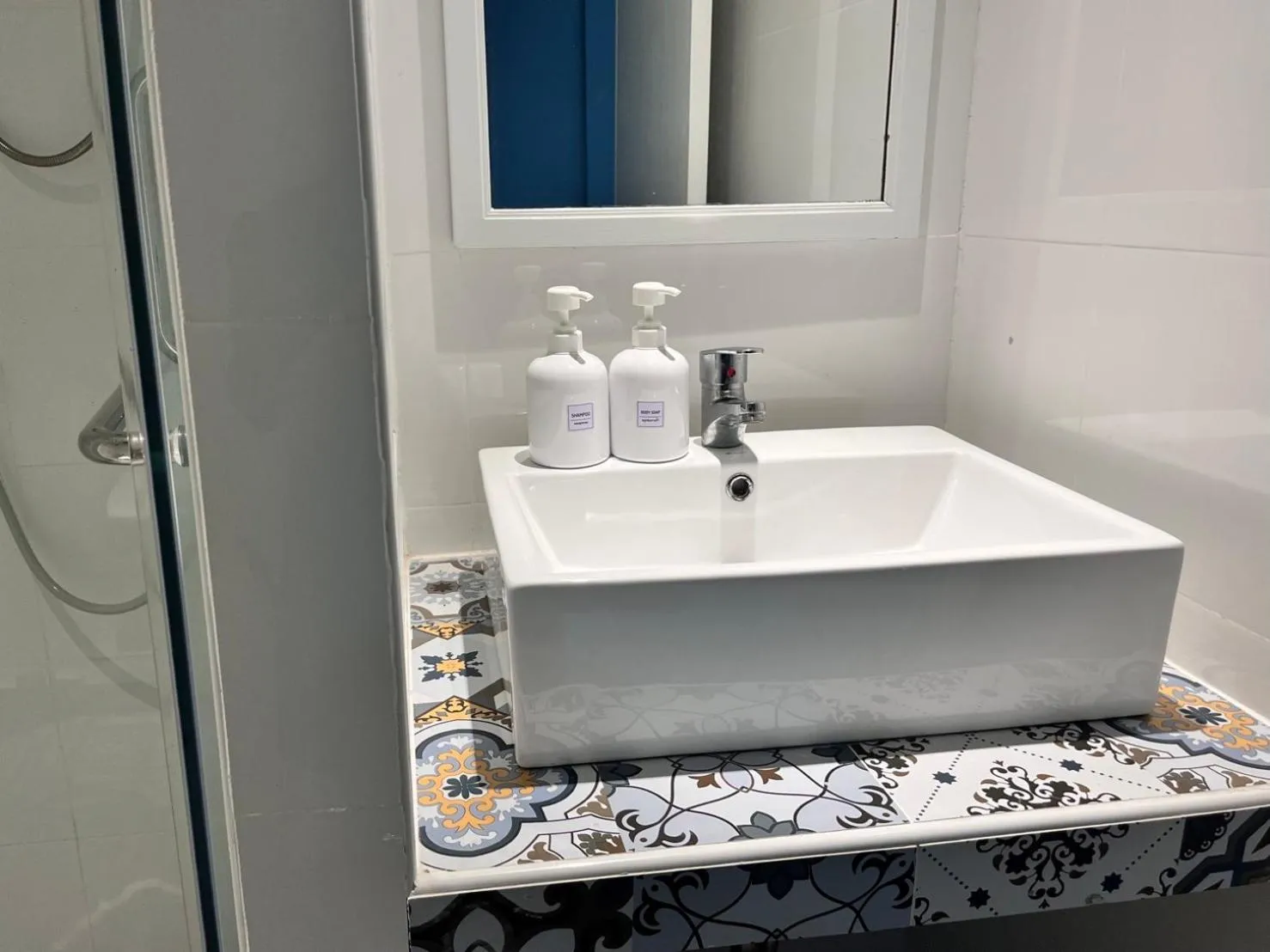 Bathroom in Aowmana Hotel