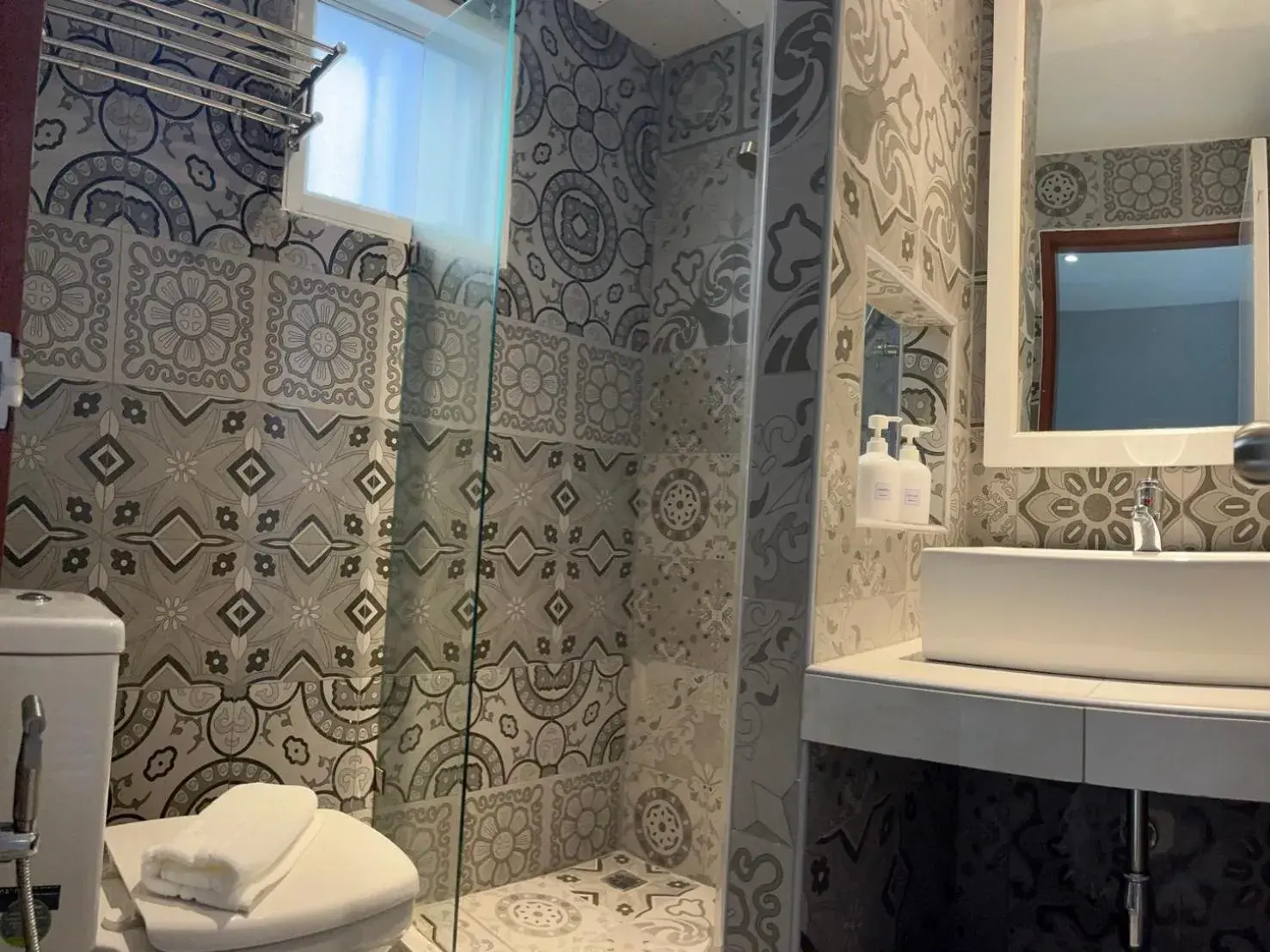 Bathroom in Aowmana Hotel Bathroom in Aowmana Hotel