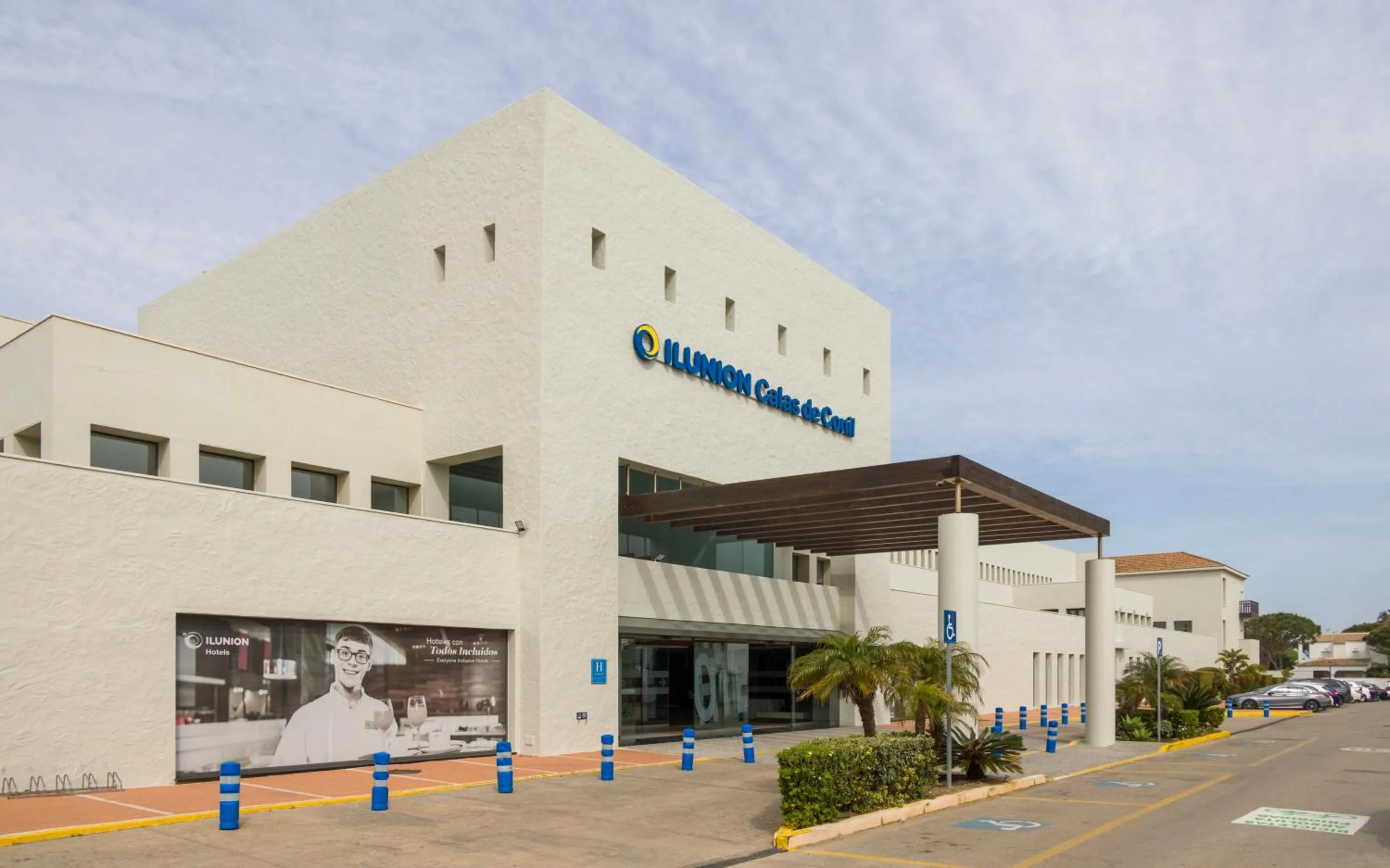 Facade/entrance in Ilunion Calas de Conil