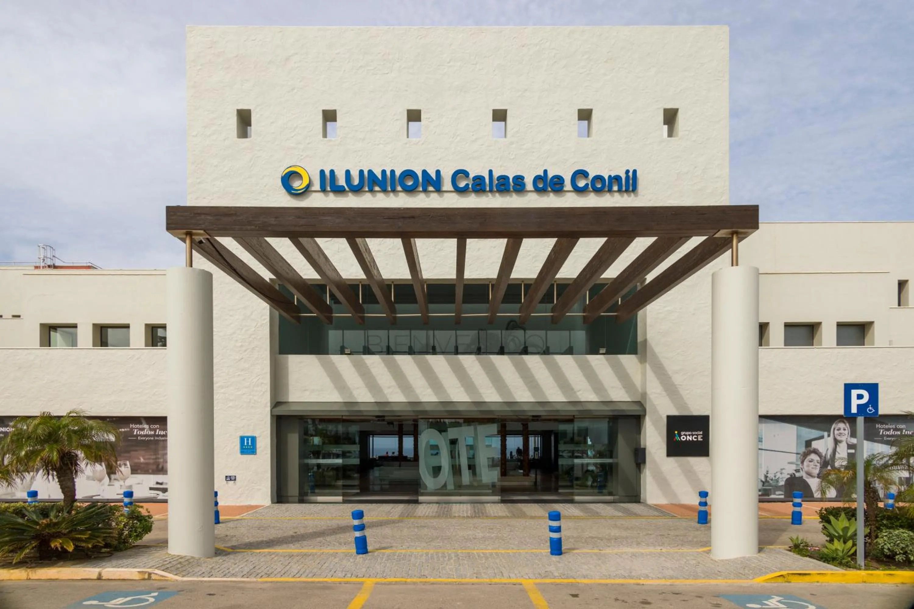 Facade/entrance in Ilunion Calas de Conil