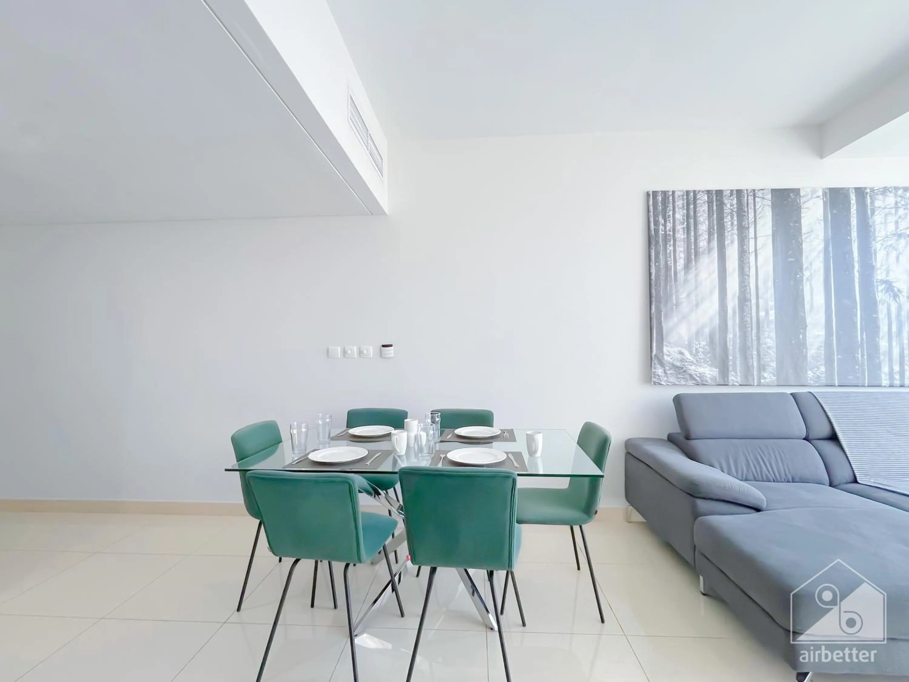 Dining area in Luxurious Loft with stunning views Dubai