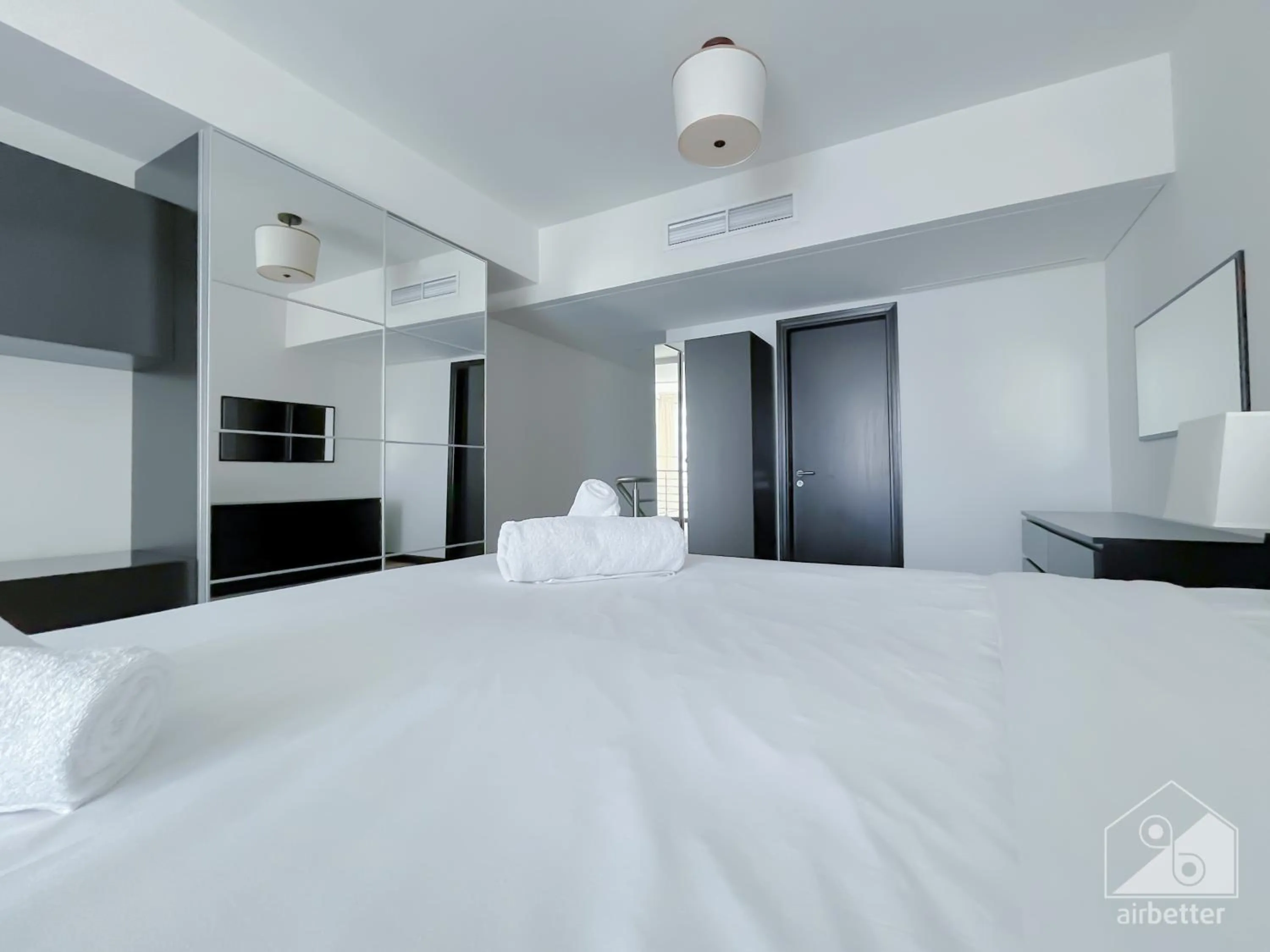 Bedroom in Luxurious Loft with stunning views Dubai