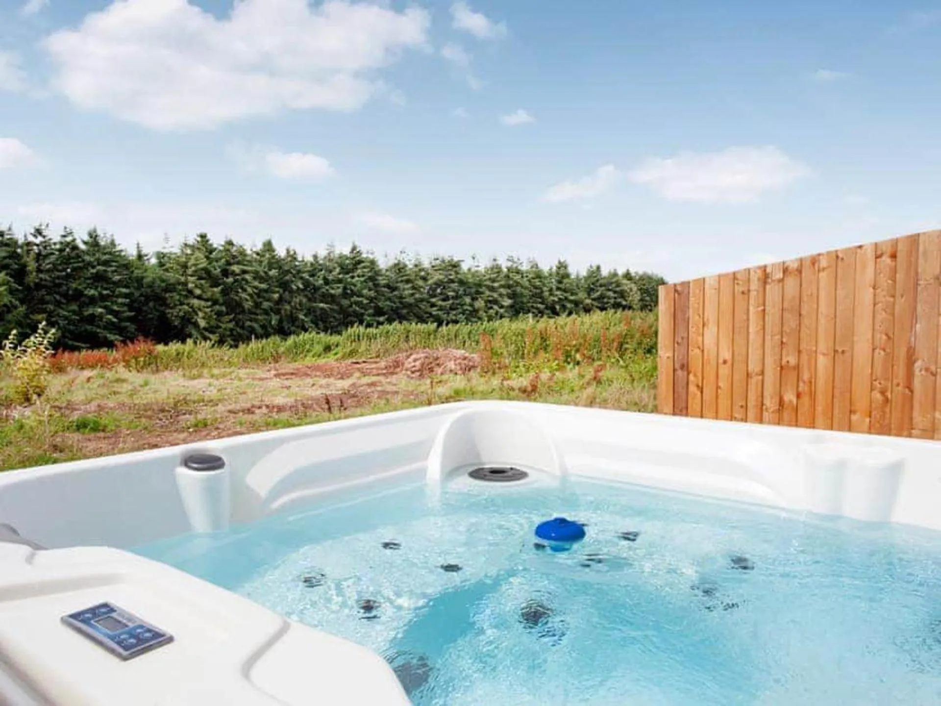2 Bed Cottage - Hot Tub Garden Parking