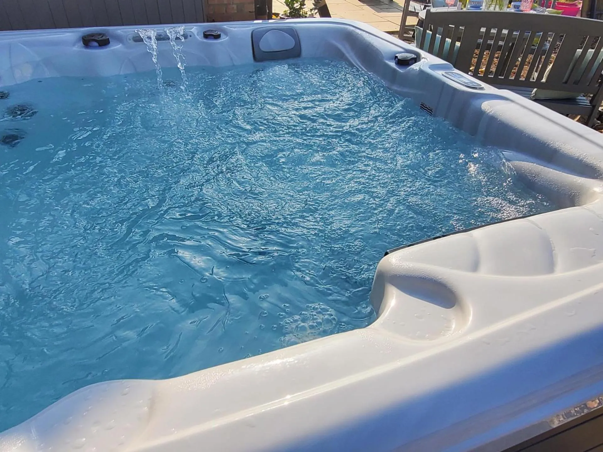 Hot Tub in 2 Bed Cottage - Hot Tub Garden Parking