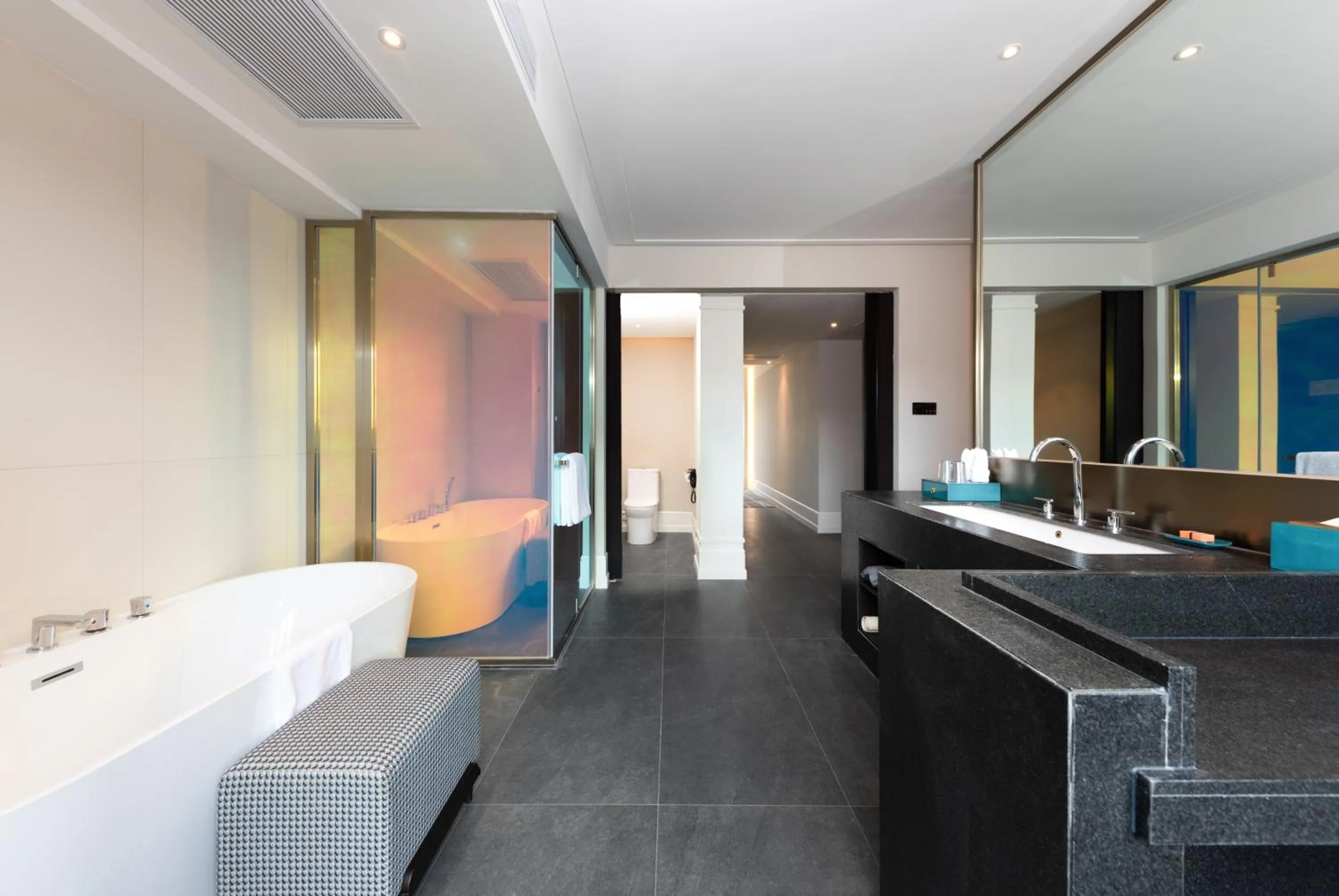 Bath in Wingate By Wyndham Wuhan Optics Valley