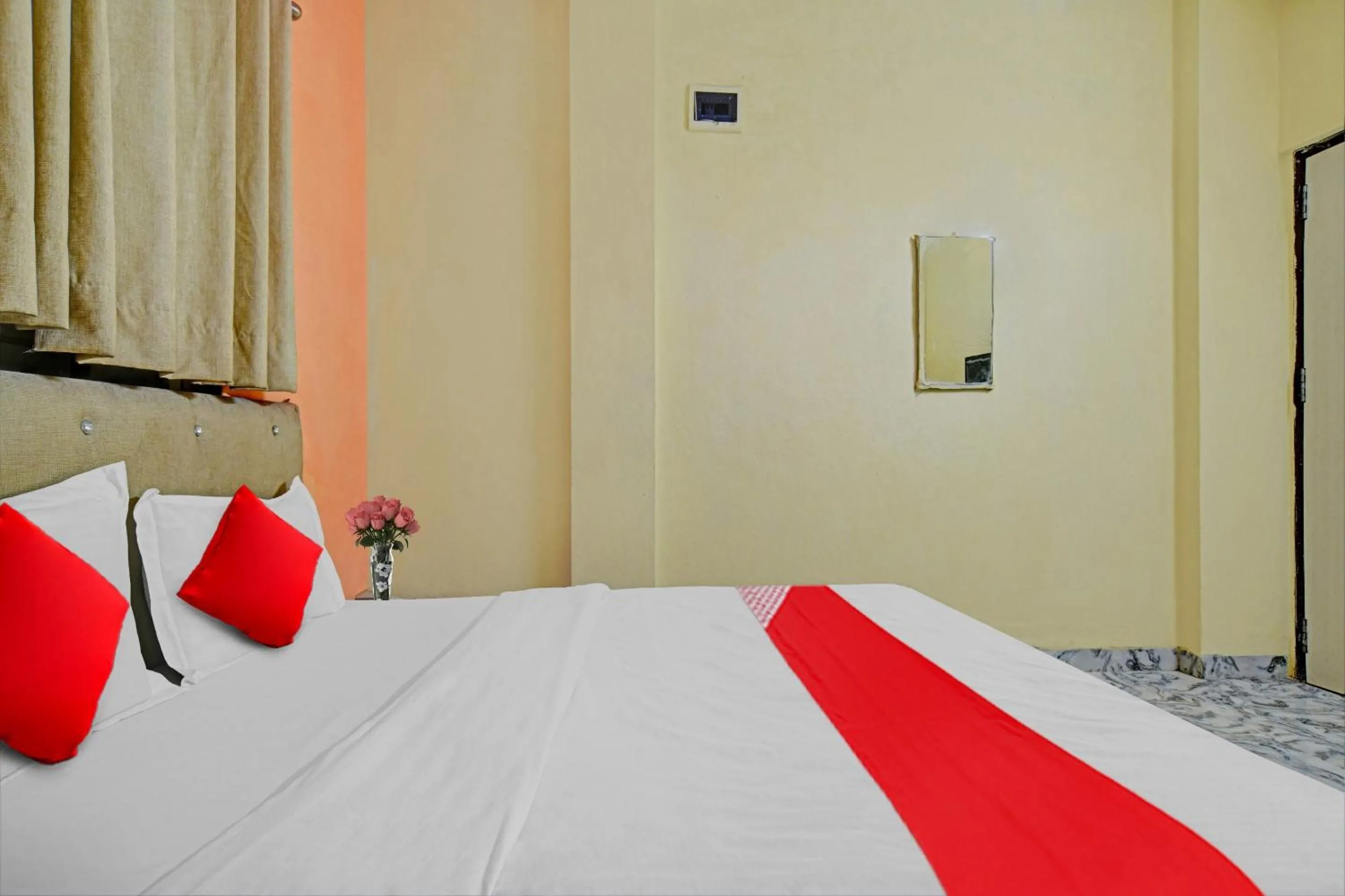 Bedroom, Bed in Hotel O Honey Palace In