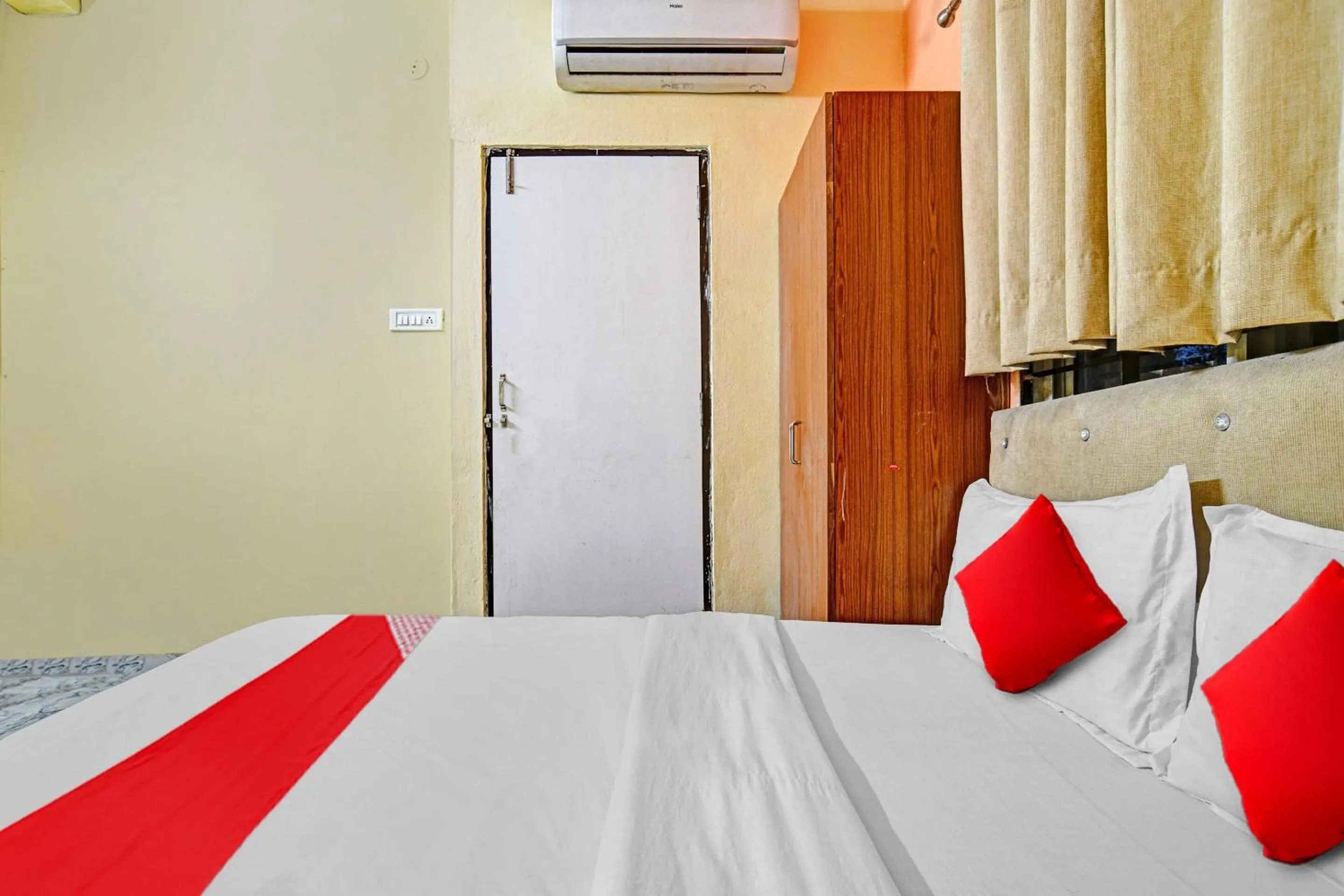 Bedroom, Bed in Hotel O Honey Palace In