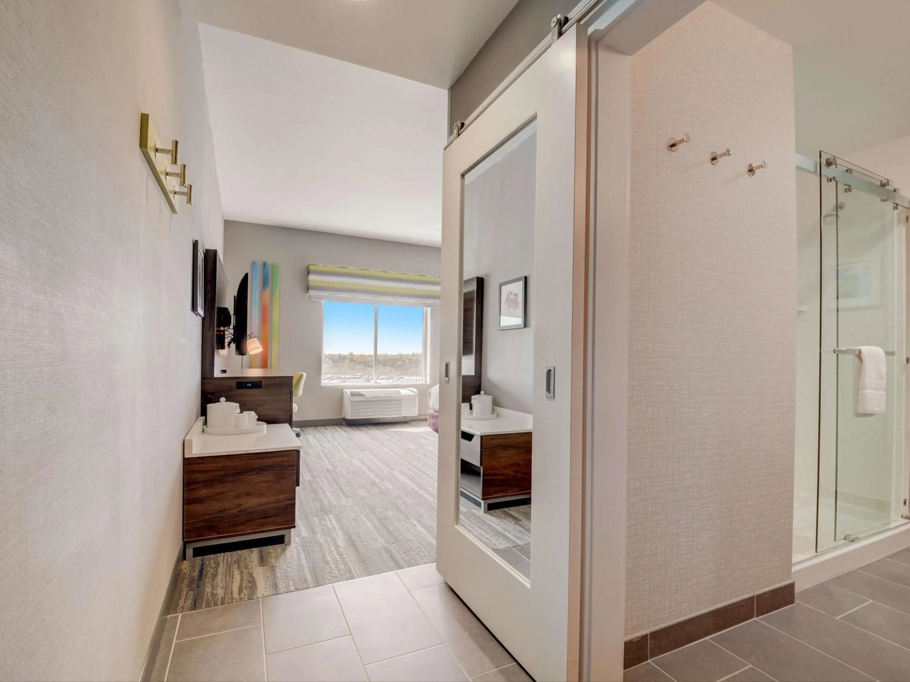 Bathroom, Bed in Hampton Inn & Suites Williamstown Ark Encounter, Ky