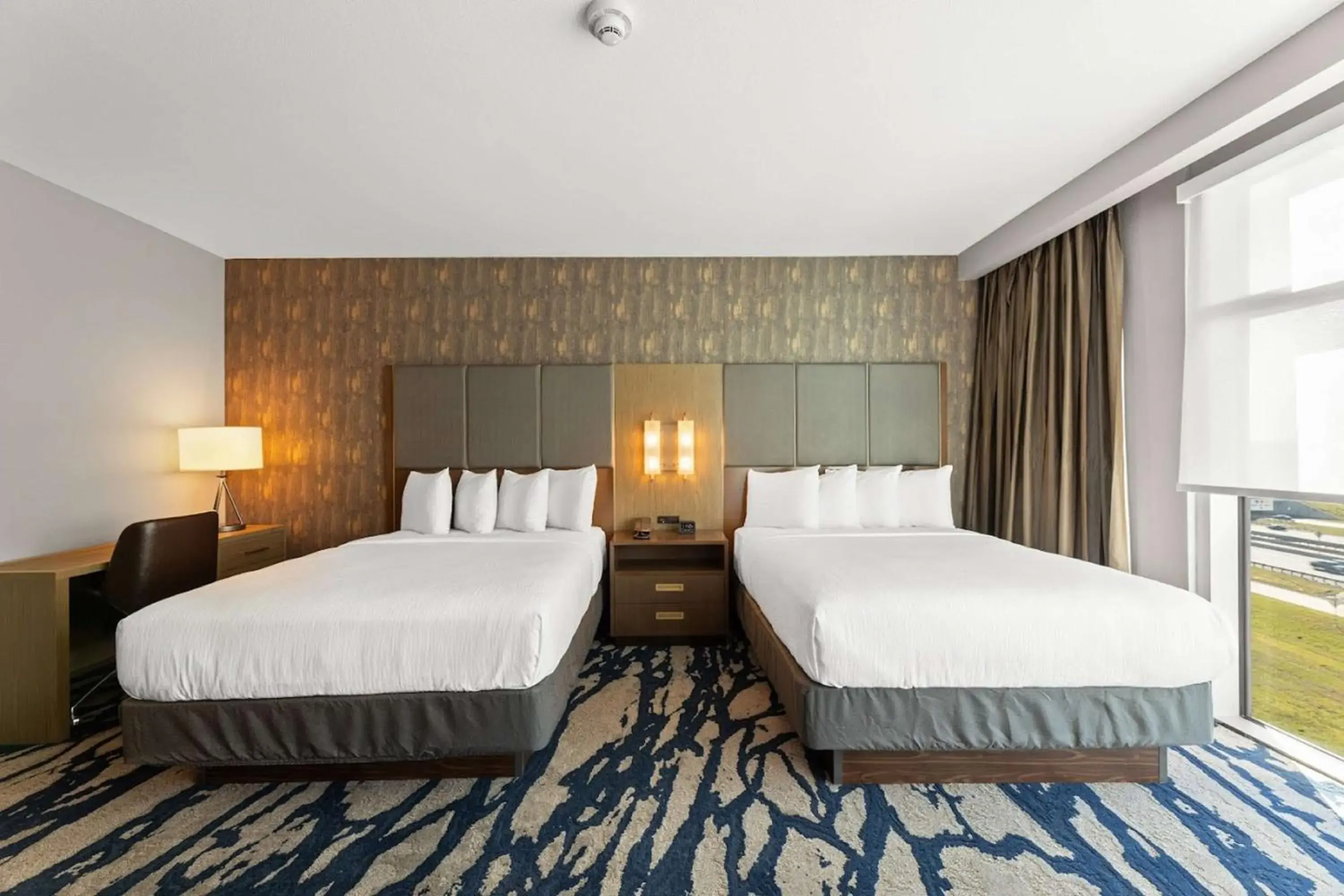 Bed in Embassy Suites By Hilton Irving Las Colinas Bed in Embassy Suites By Hilton Irving Las Colinas