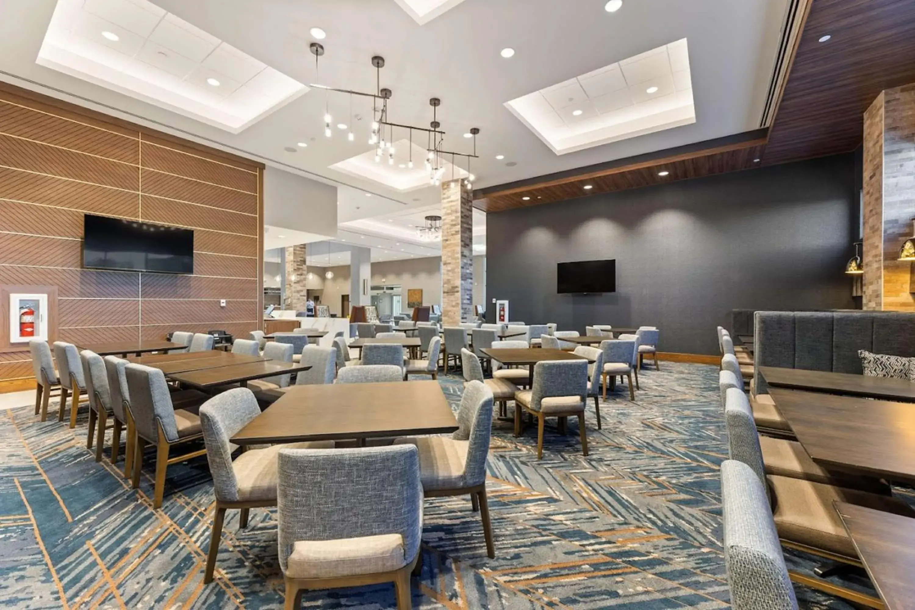 Restaurant/places to eat in Embassy Suites By Hilton Irving Las Colinas Restaurant/places to eat in Embassy Suites By Hilton Irving Las Colinas