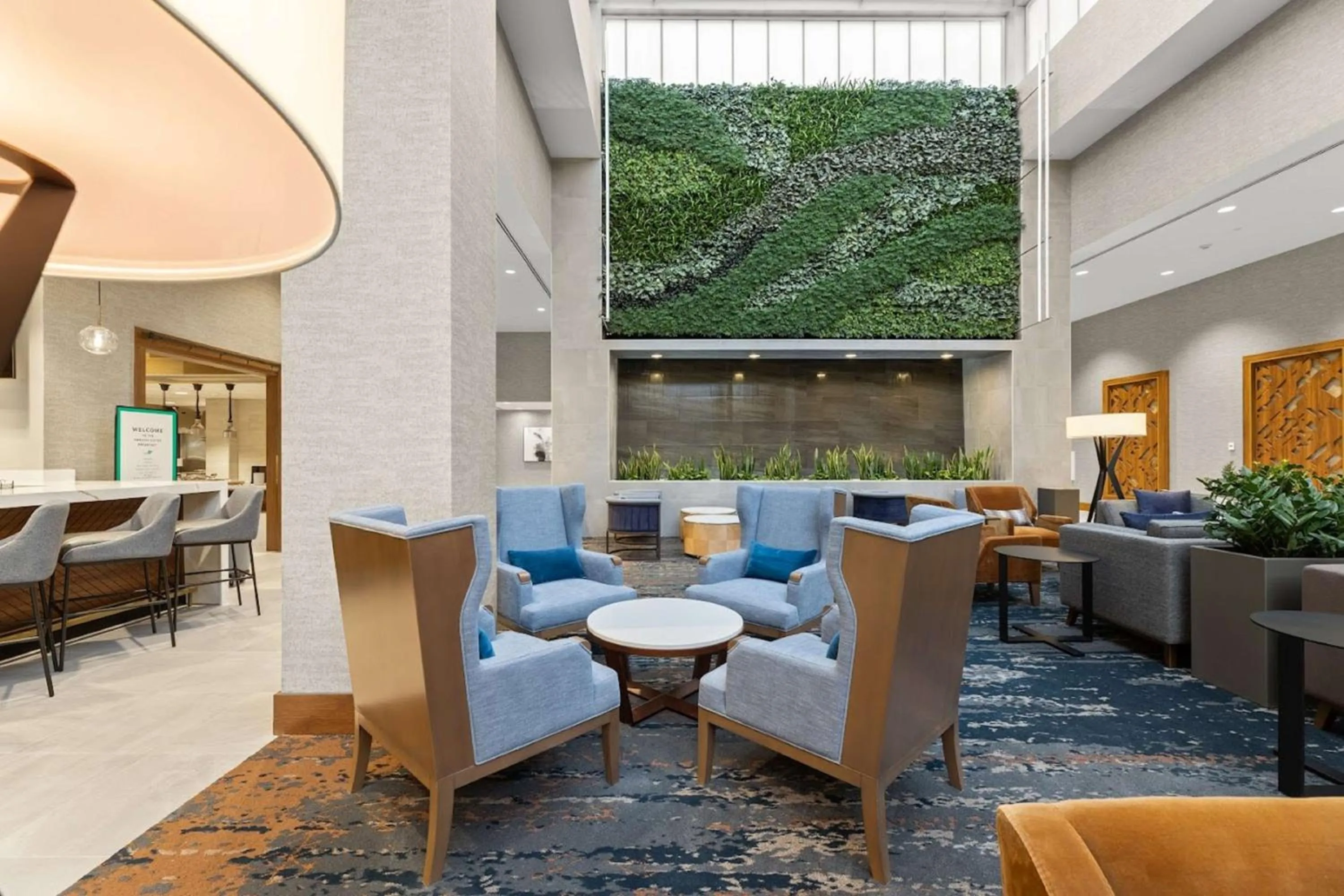 Lobby or reception in Embassy Suites By Hilton Irving Las Colinas