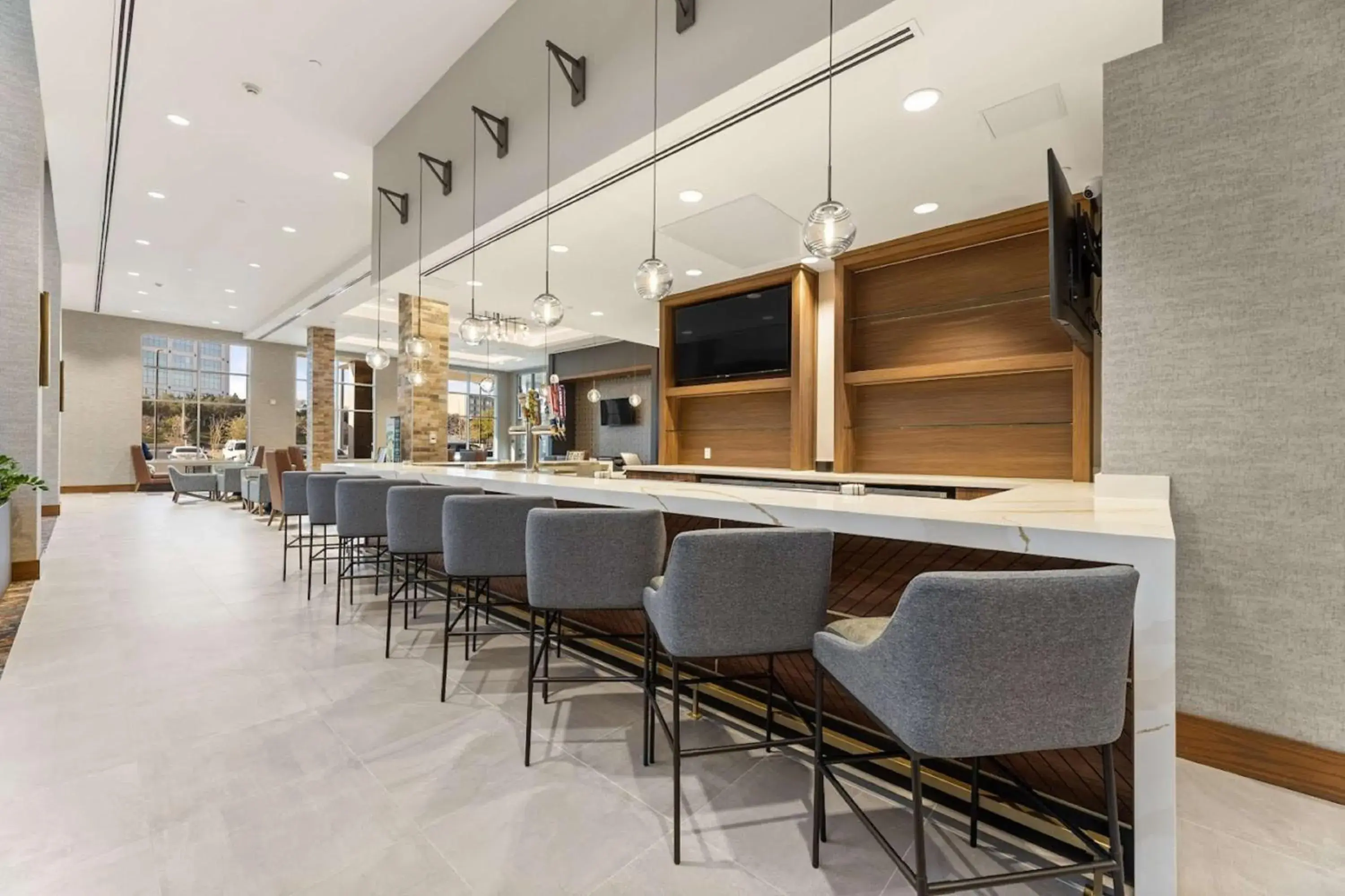 Lounge or bar in Embassy Suites By Hilton Irving Las Colinas Lounge or bar in Embassy Suites By Hilton Irving Las Colinas