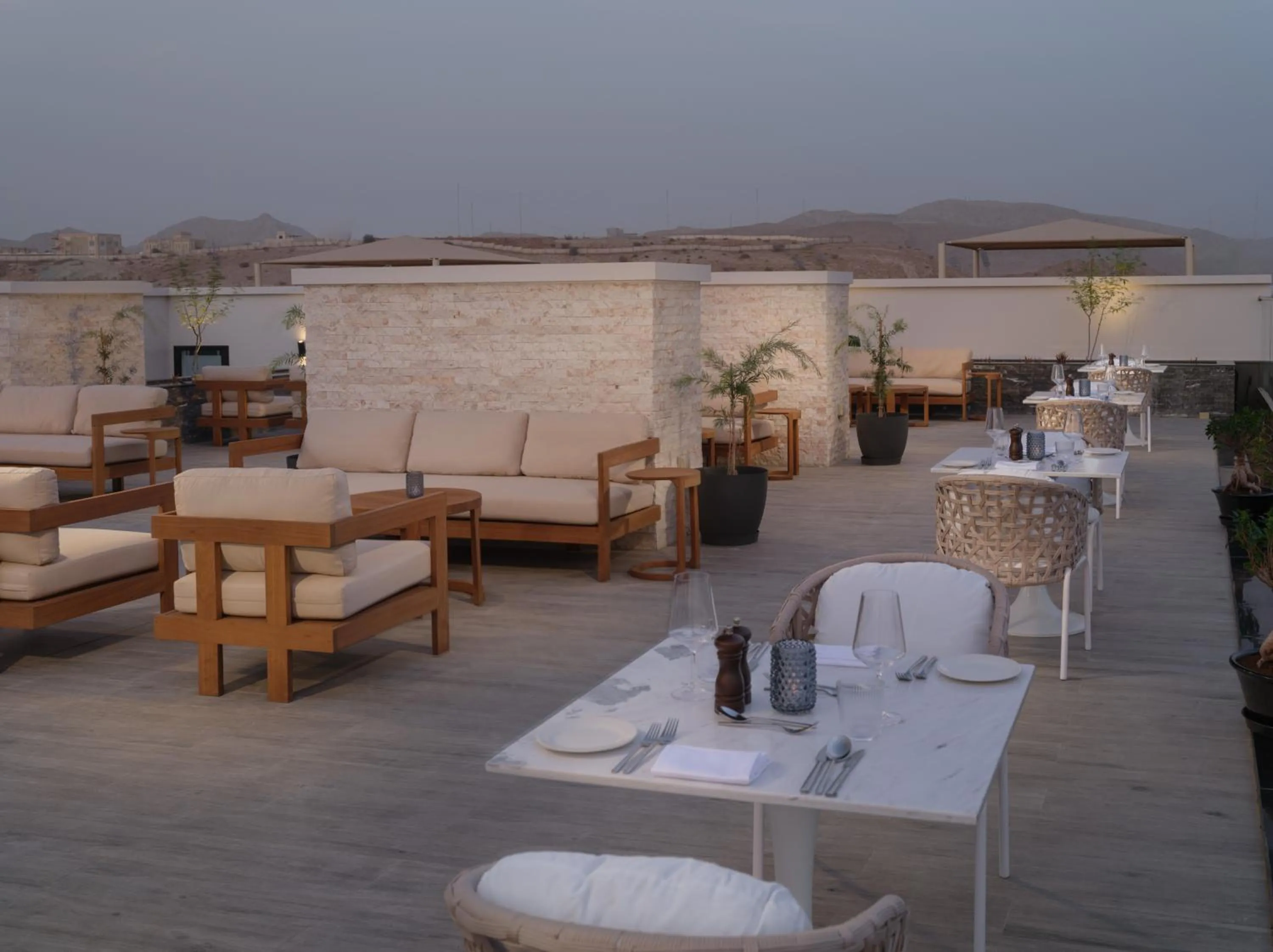 Lounge or bar in DoubleTree by Hilton Muscat Qurum