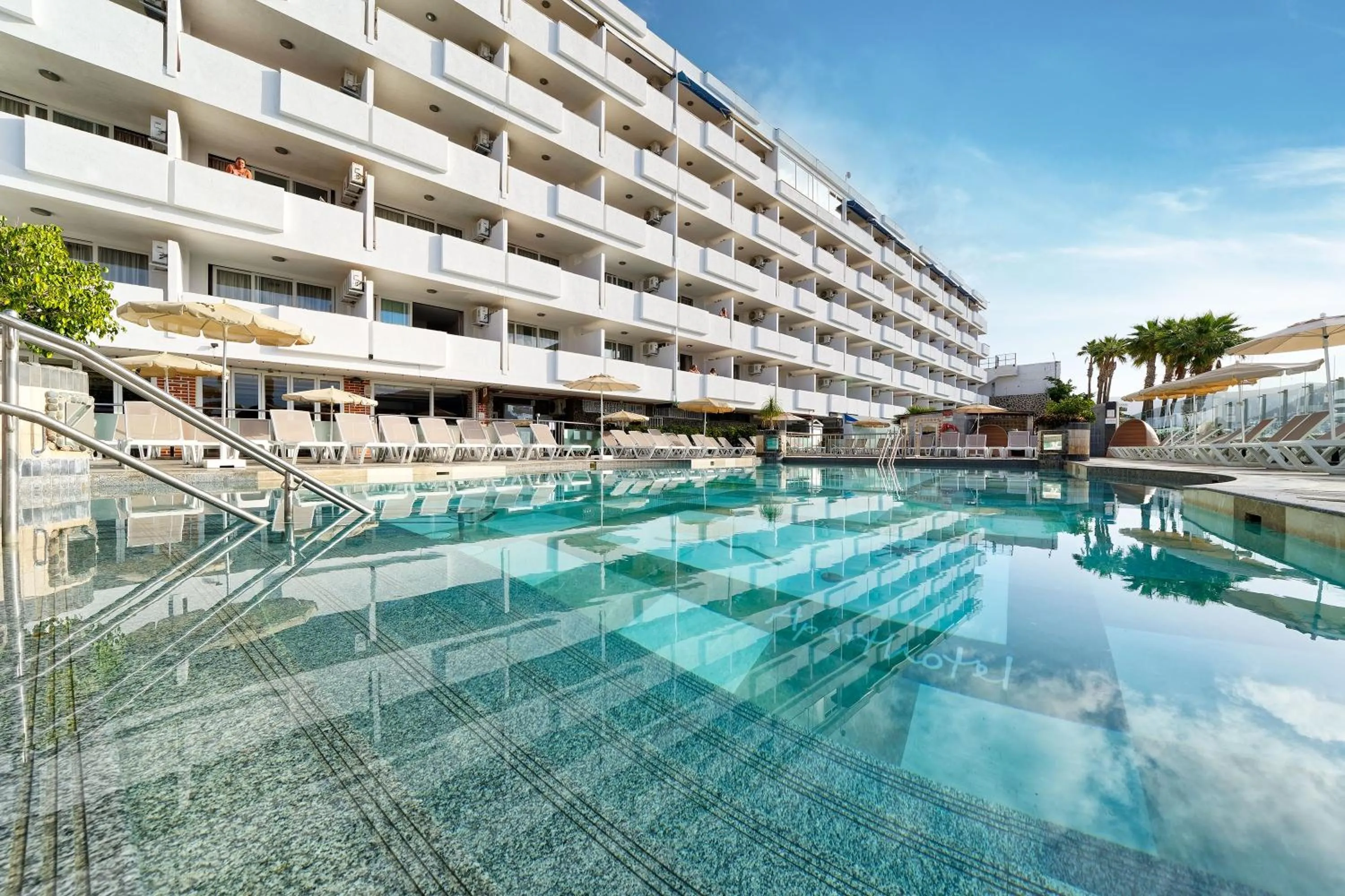 Swimming pool in Aparthotel Maracaibo