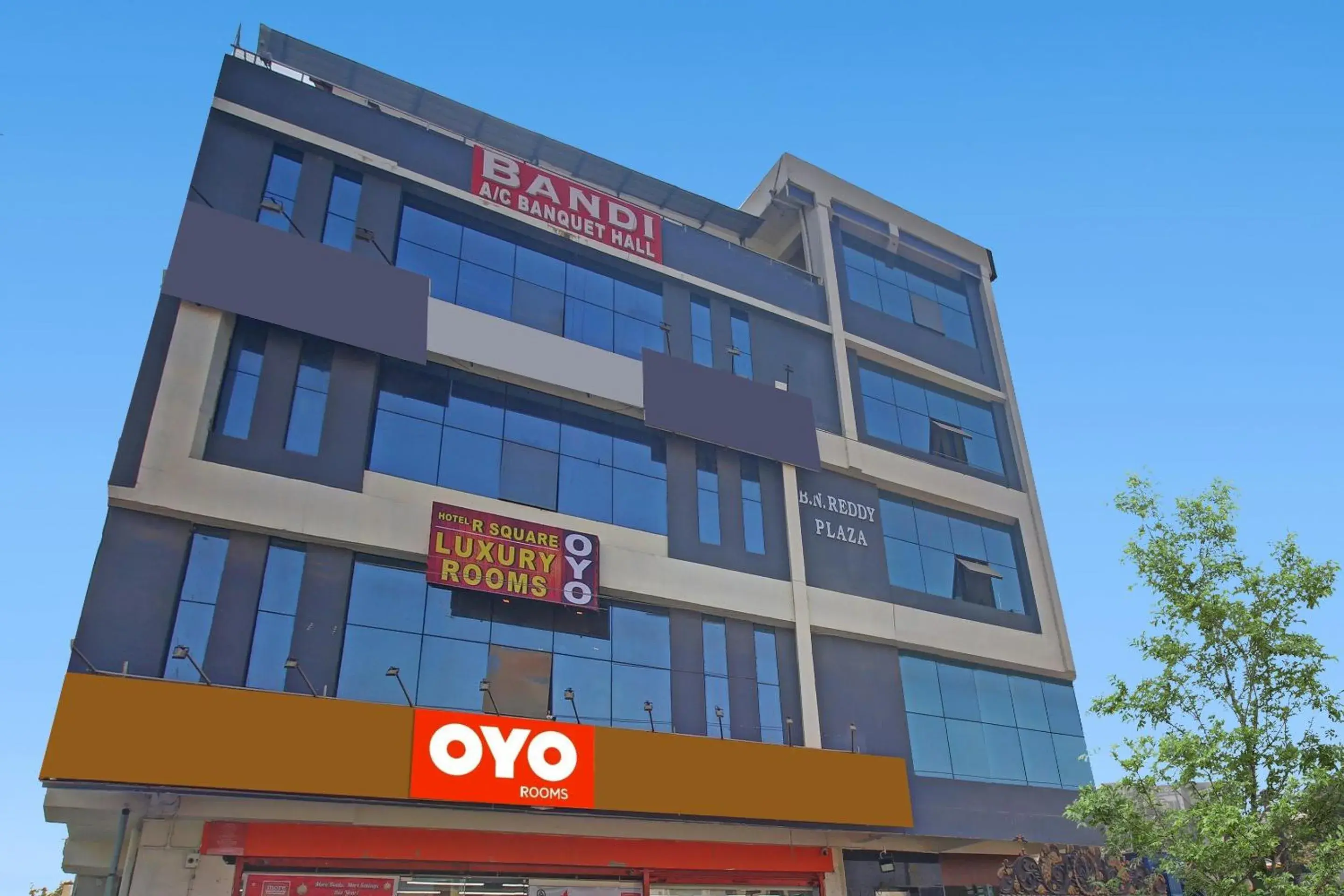 Facade/entrance in Hotel O R Square Facade/entrance in Hotel O R Square