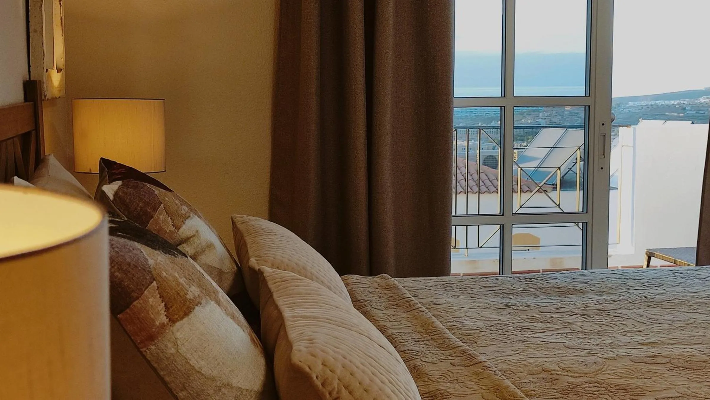 Balcony/Terrace, Bed in Ocean View 3Bdr Balcon Atlantico
