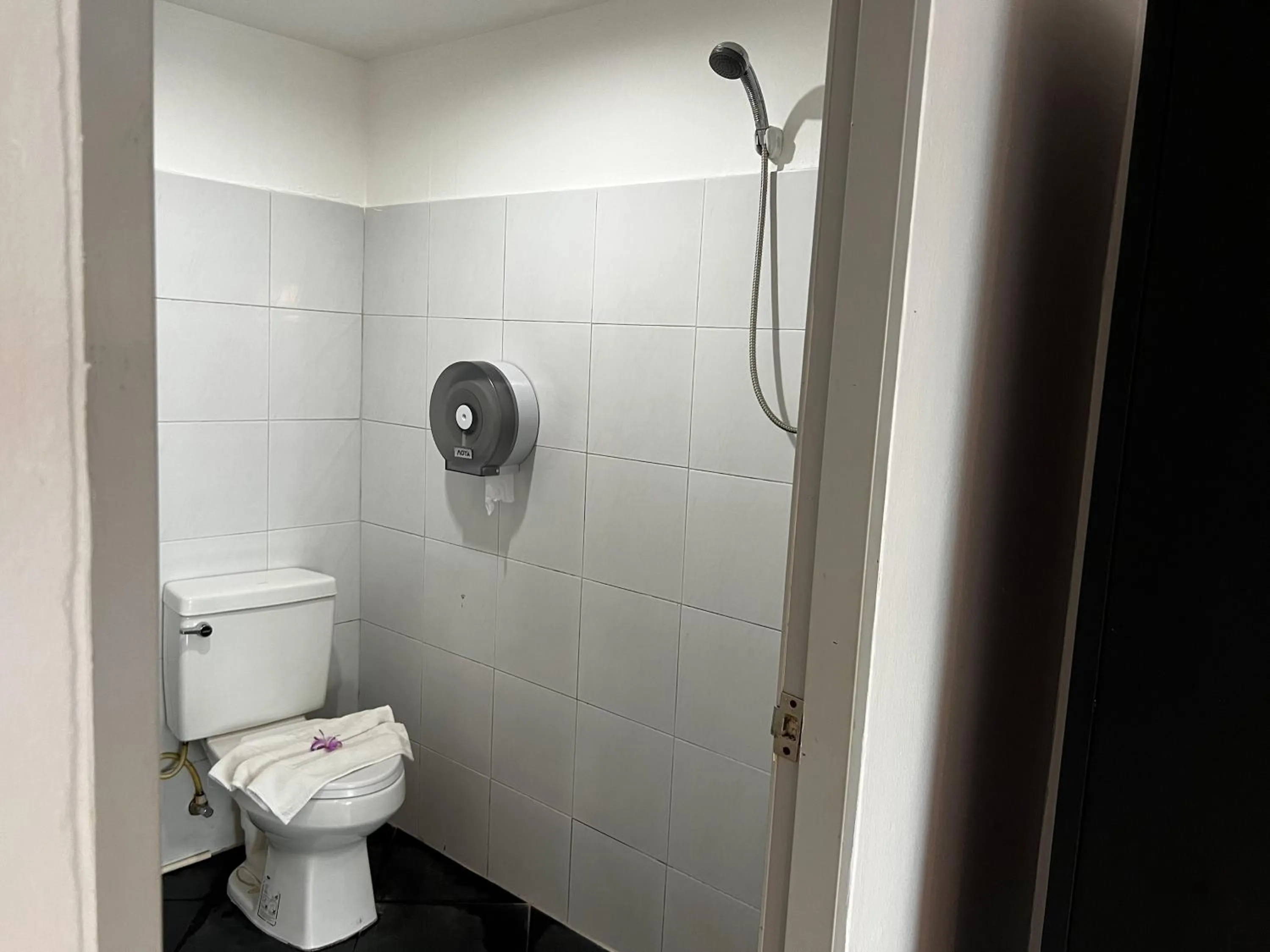 Shower in Golden Monkey Samui