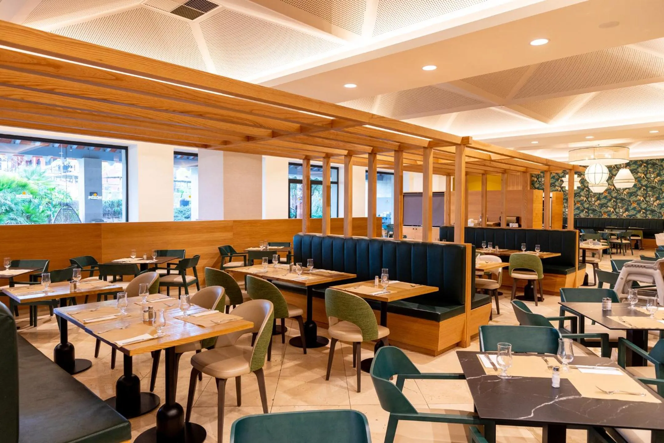 Restaurant/places to eat in Puerto Antilla Grand Hotel