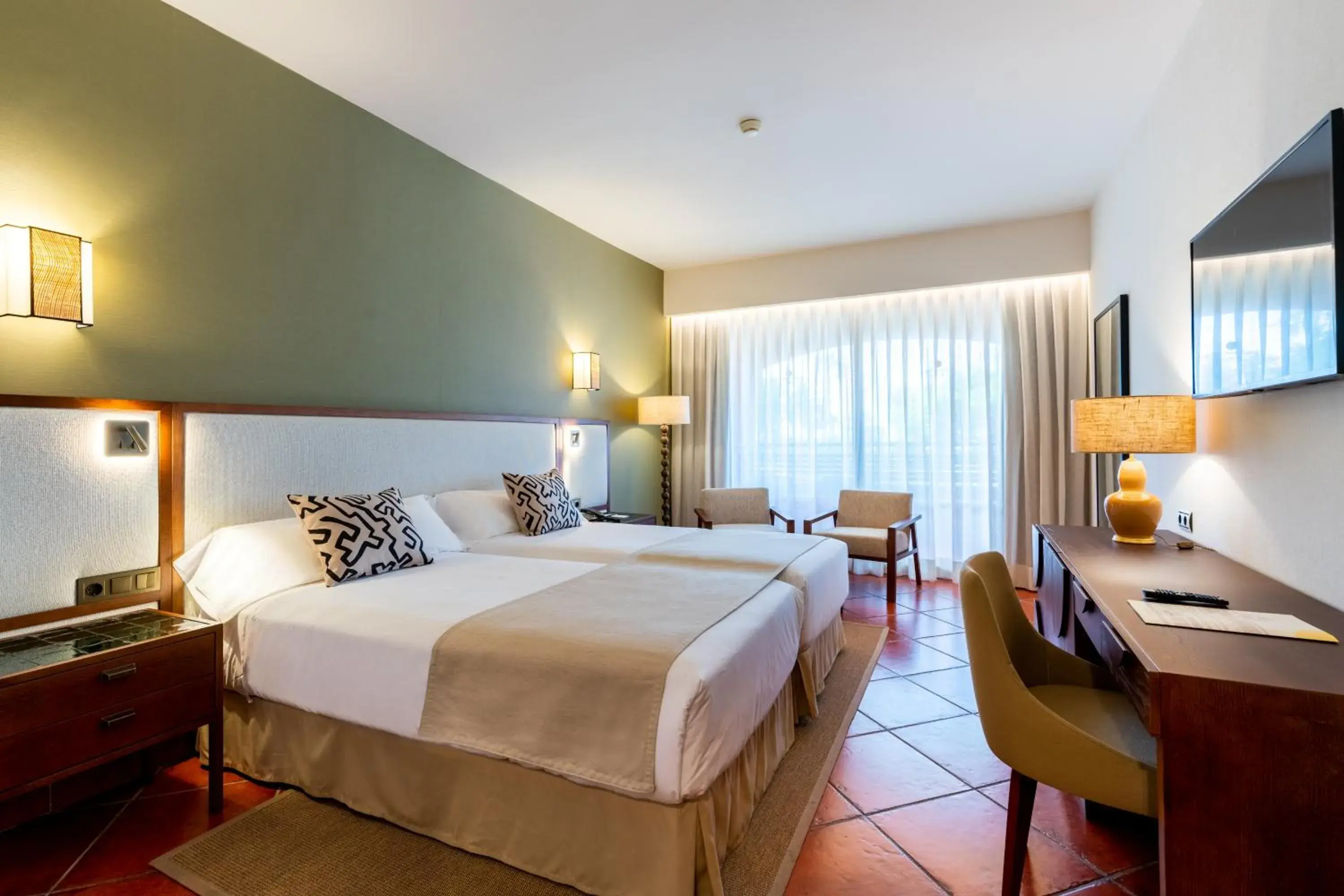 TV and multimedia, Bed in Puerto Antilla Grand Hotel TV and multimedia, Bed in Puerto Antilla Grand Hotel