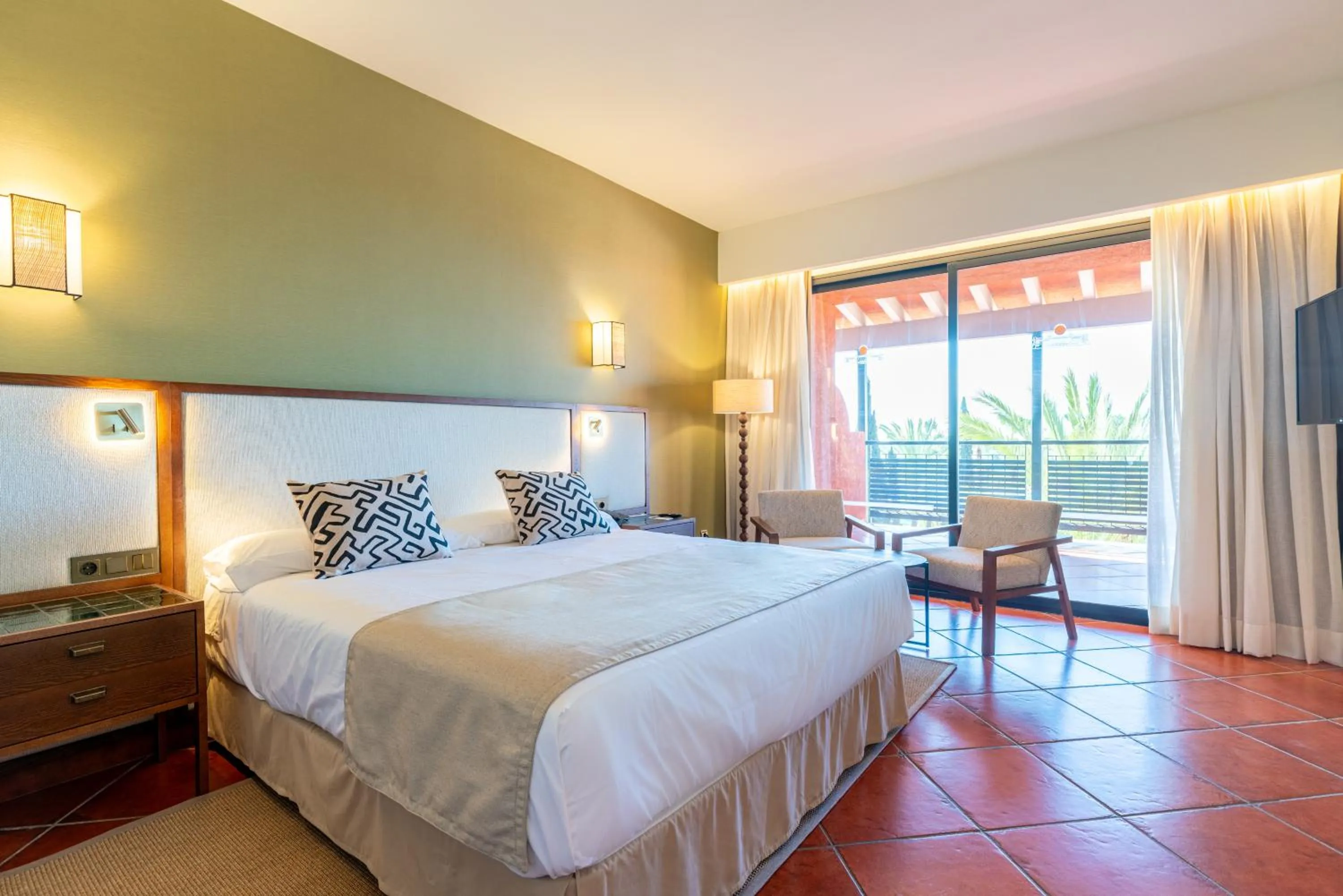 TV and multimedia, Bed in Puerto Antilla Grand Hotel