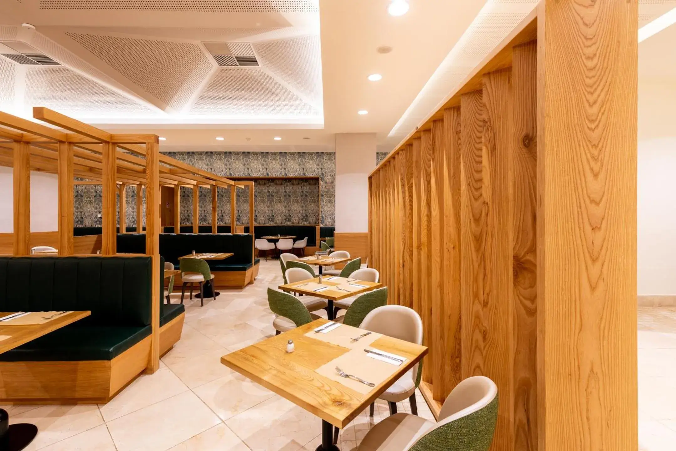 Restaurant/places to eat in Puerto Antilla Grand Hotel Restaurant/places to eat in Puerto Antilla Grand Hotel