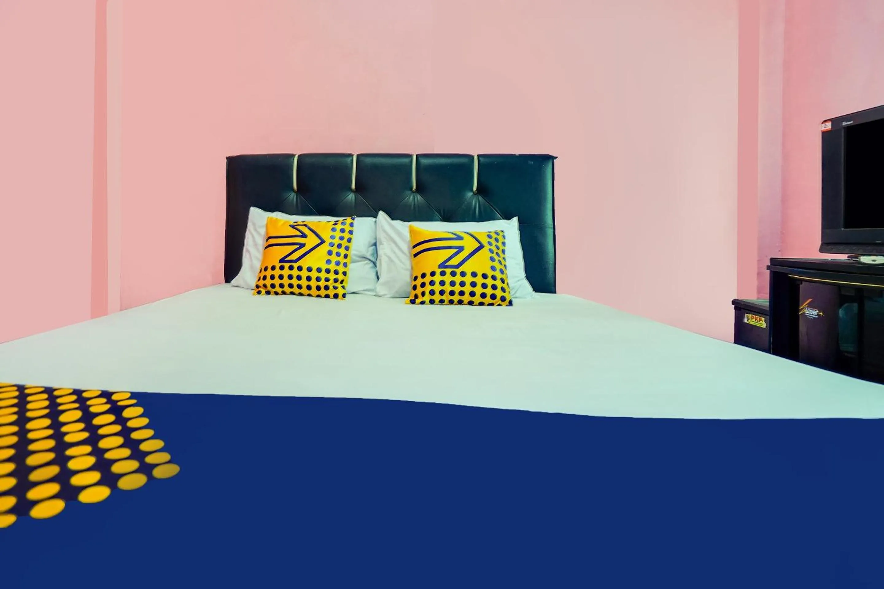 Bedroom, Bed in OYO Life 92046 Garuda Residence