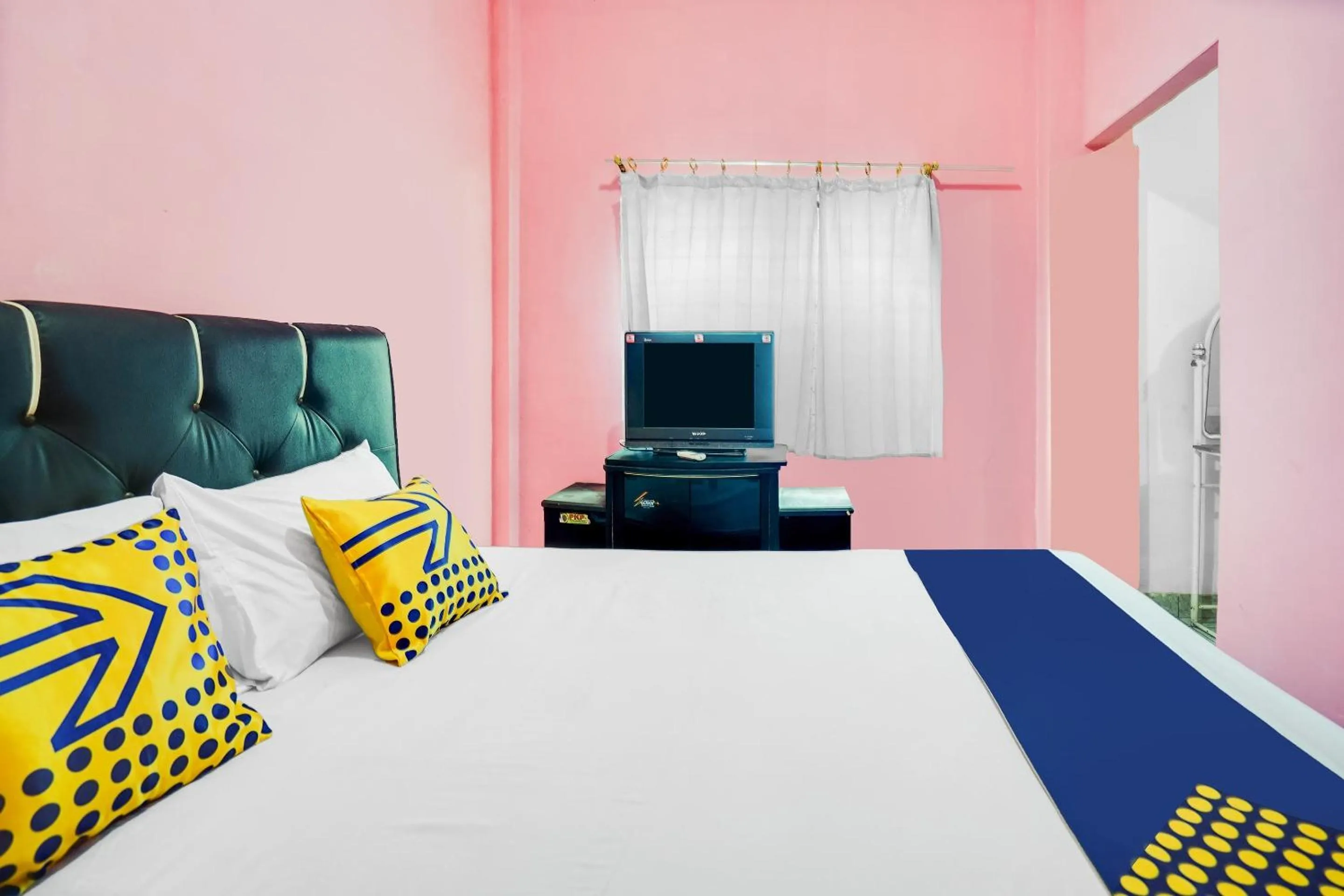 Bedroom, Bed in OYO Life 92046 Garuda Residence