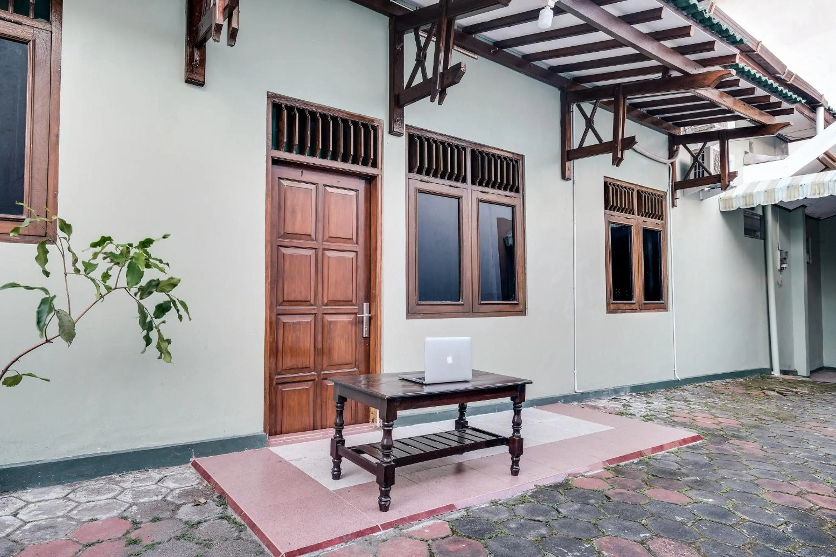 Lobby or reception in SPOT ON 92068 Pudja Kesuma Homestay Syariah Yogyakarta