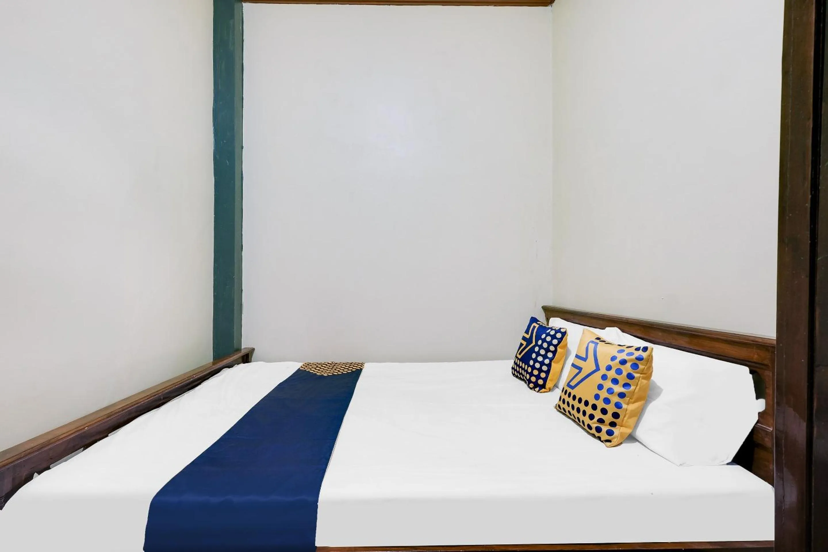 Bedroom in SPOT ON 92068 Pudja Kesuma Homestay Syariah Yogyakarta