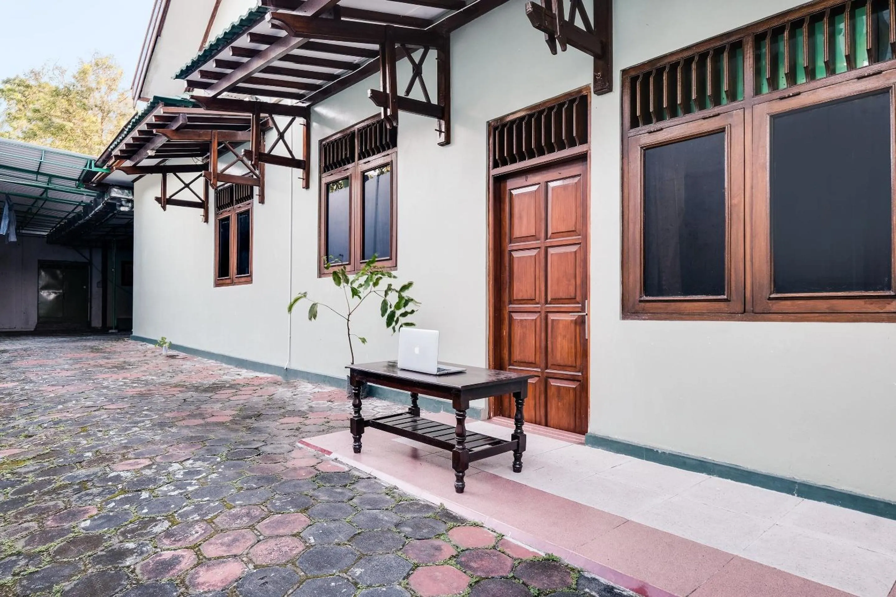 Lobby or reception in SPOT ON 92068 Pudja Kesuma Homestay Syariah Yogyakarta