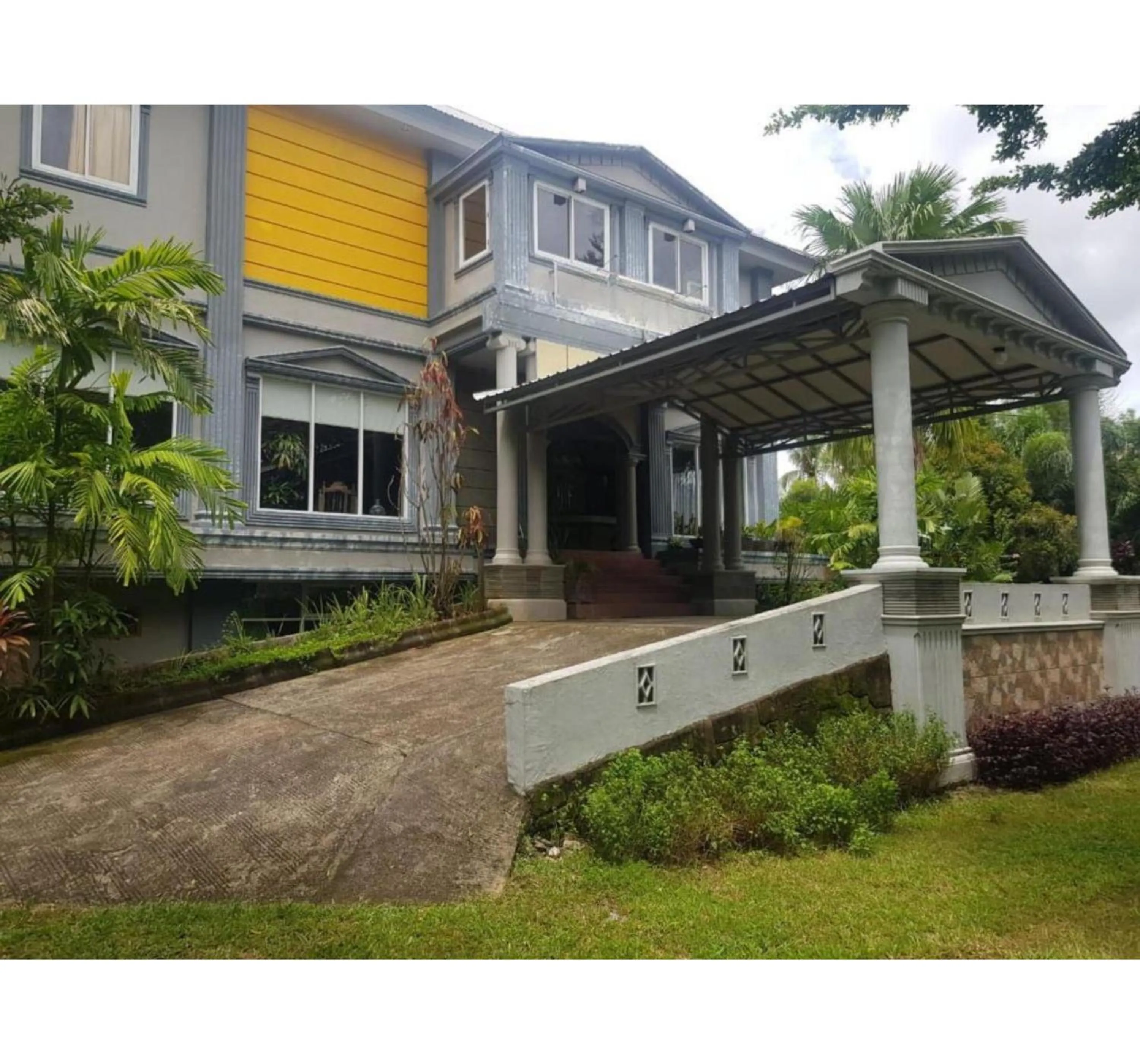 Property building in Hotel O Subur