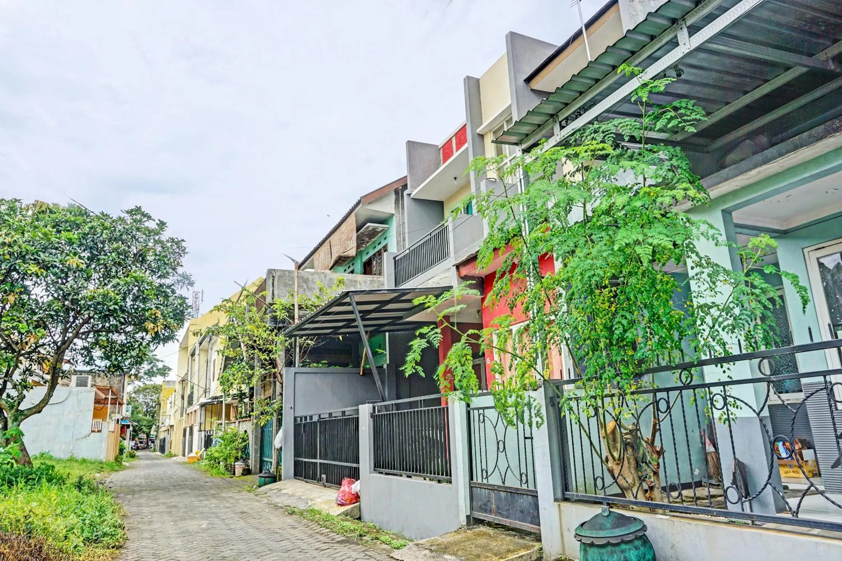 Facade/entrance in OYO Life 92091 Citra Omah Syariah