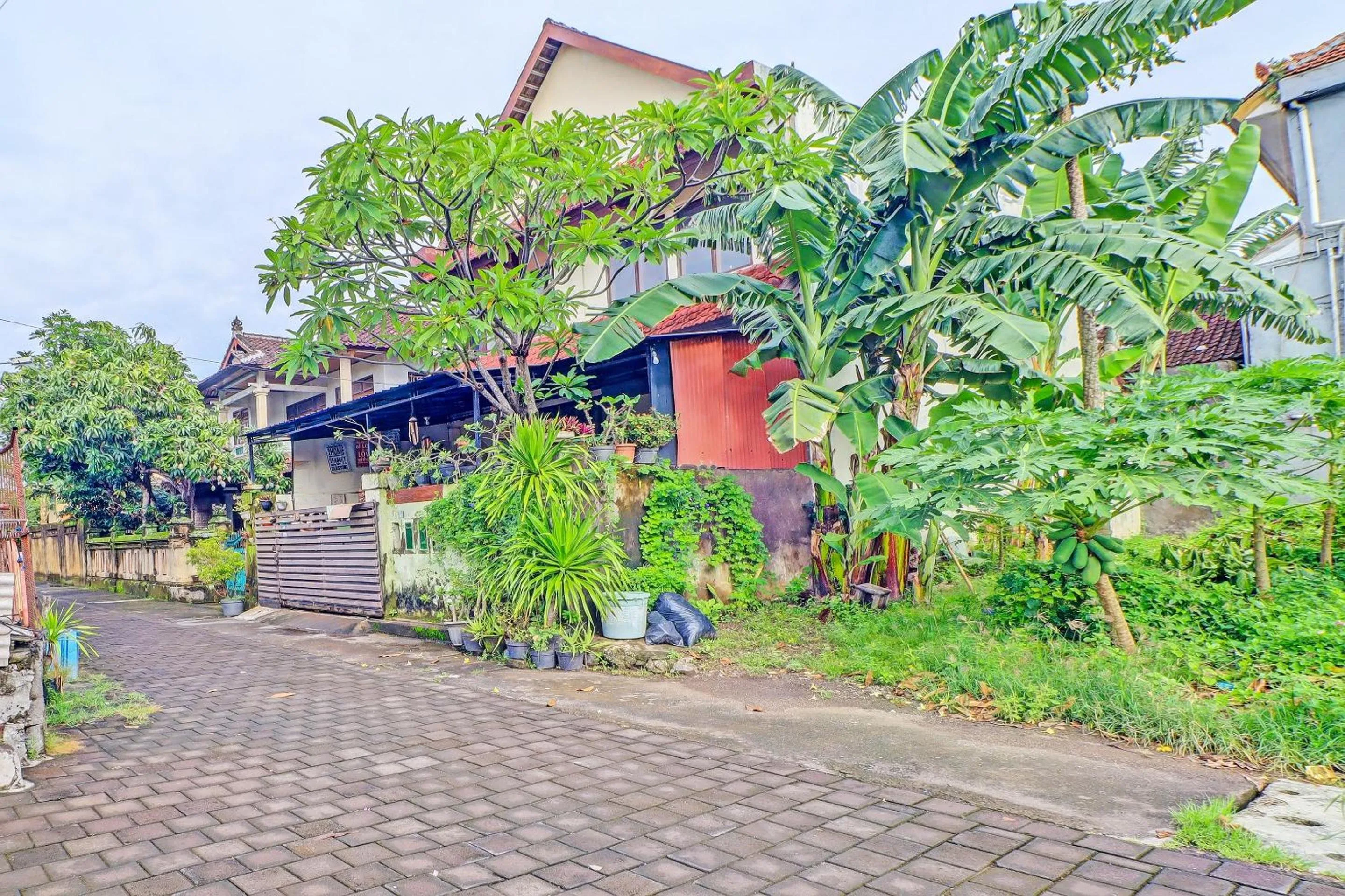 Facade/entrance in Capital O 92094 Hotel Kertha