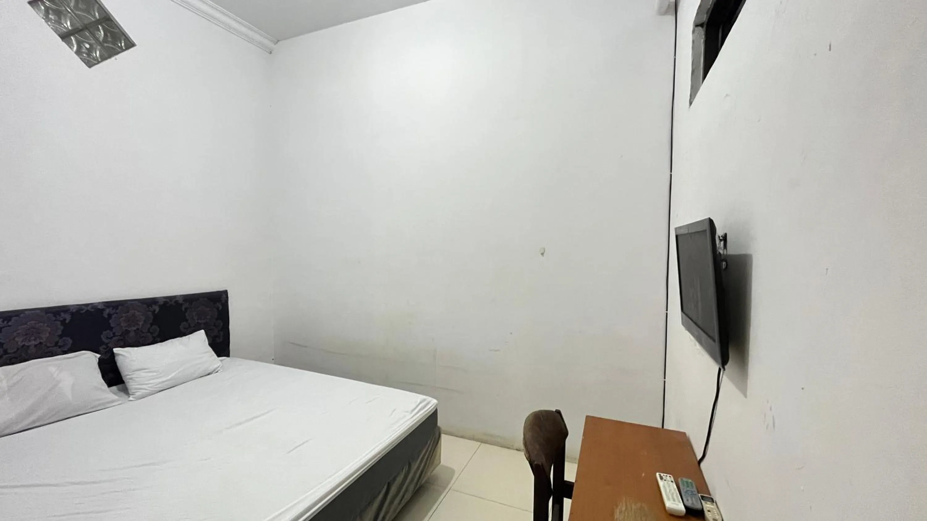 Bedroom, Bed in Hotel O Kost Biru