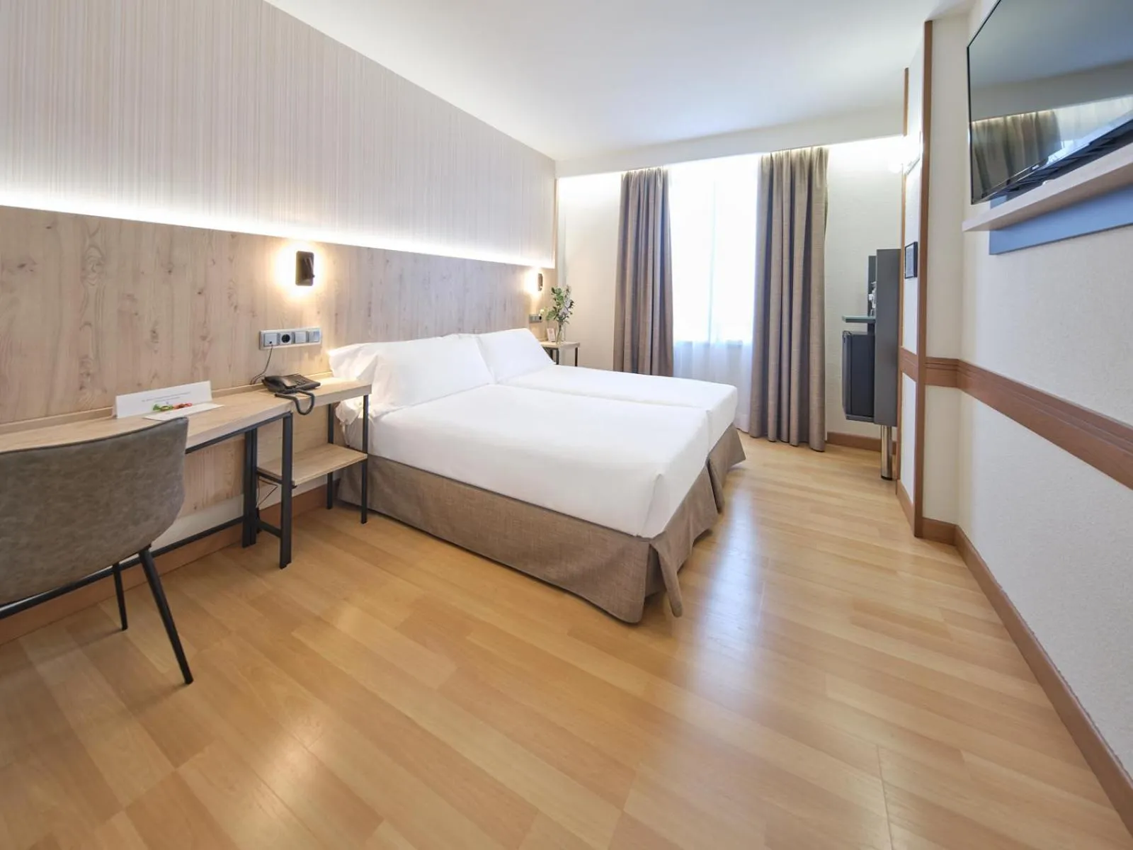 Bedroom, Bed in Hotel Albret