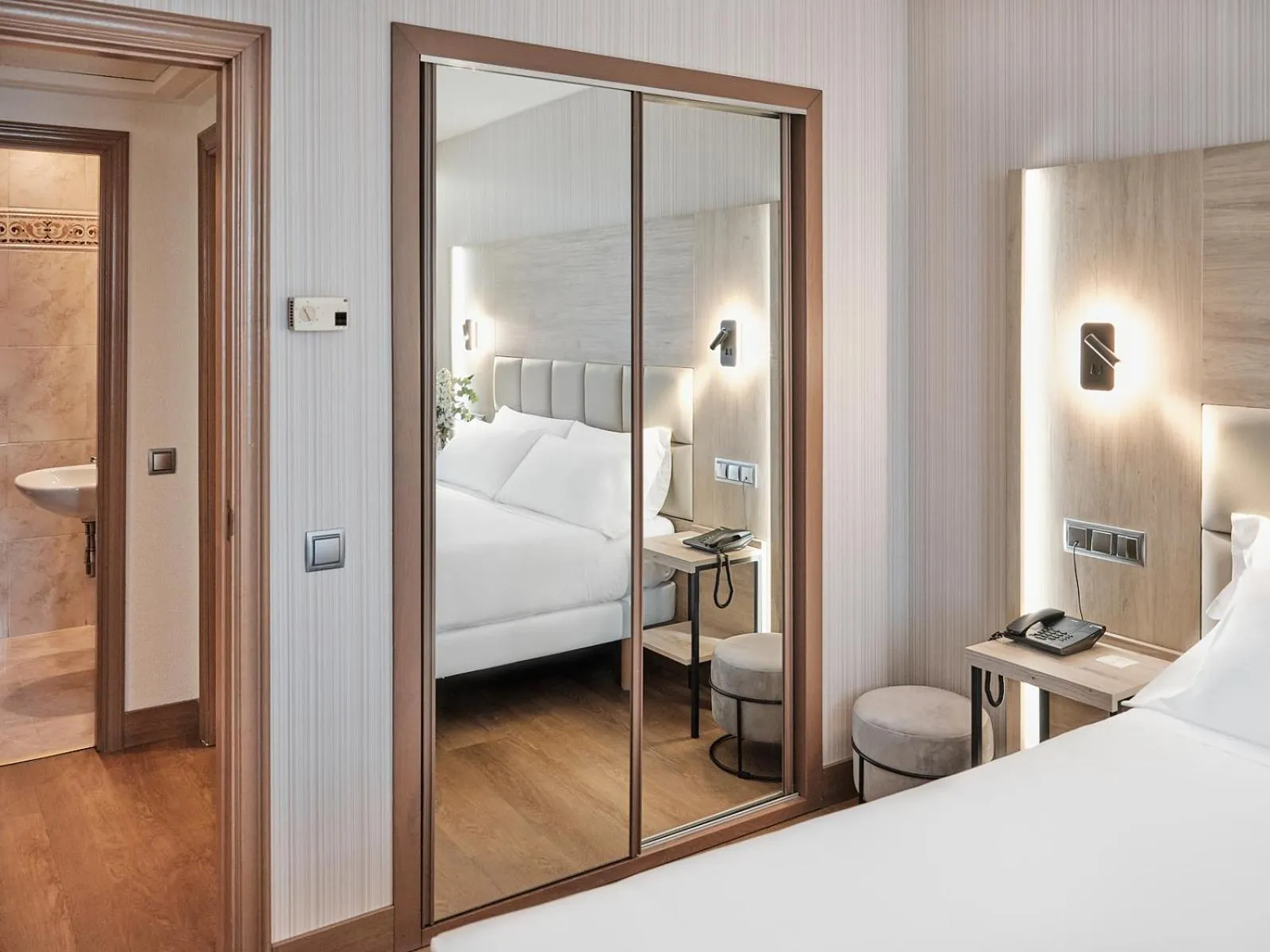 Bedroom, Bed in Hotel Albret